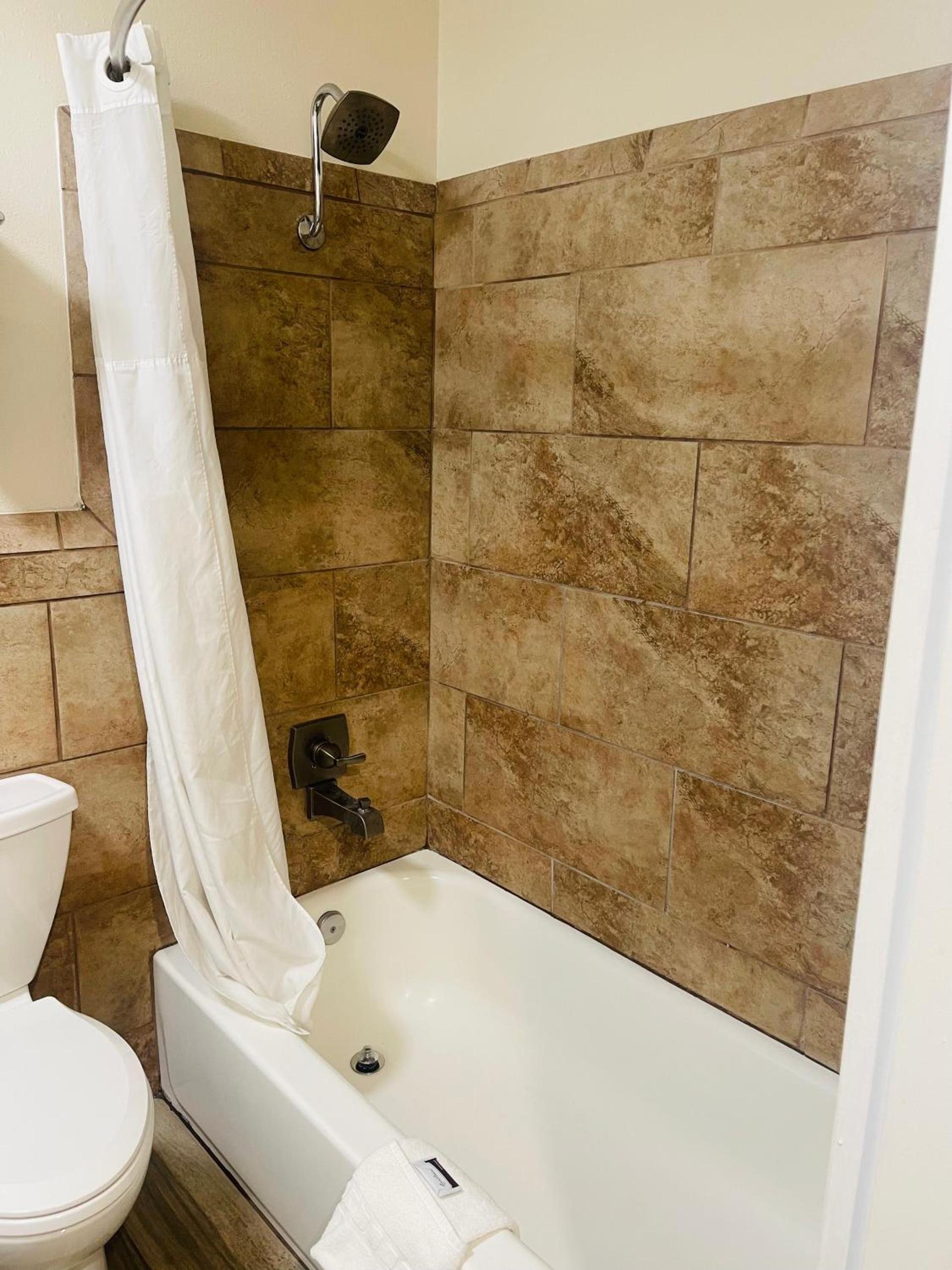 Bourbon Capital Inn photo 9