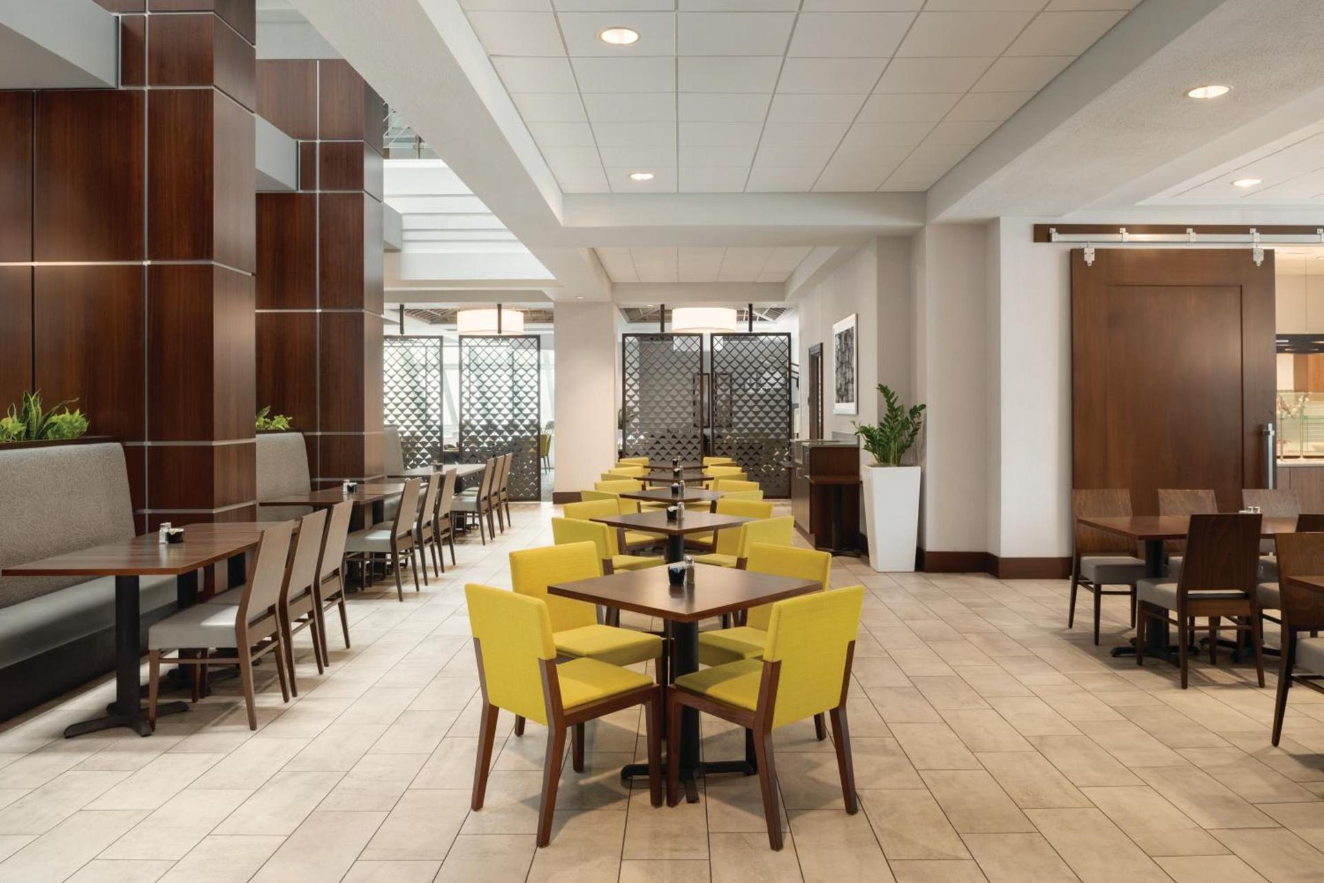 Embassy Suites by Hilton Indianapolis Downtown photo 60