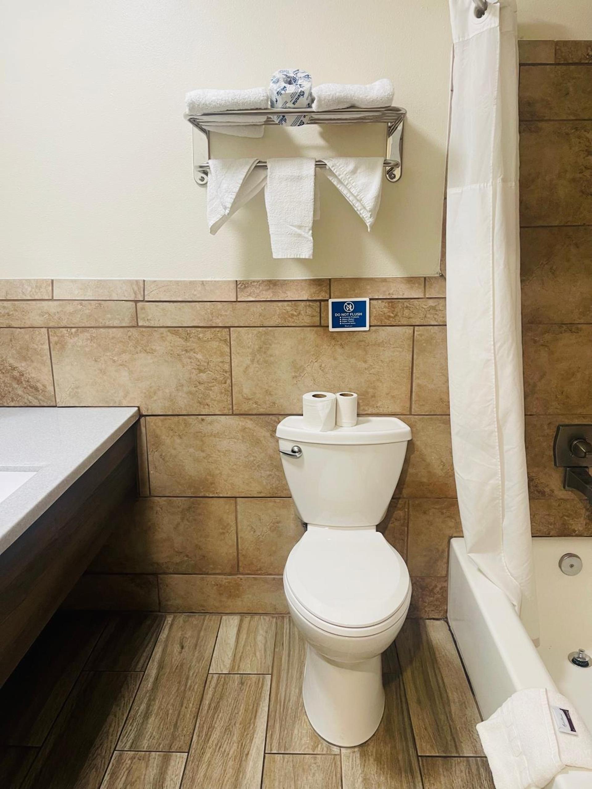 Bourbon Capital Inn photo 10