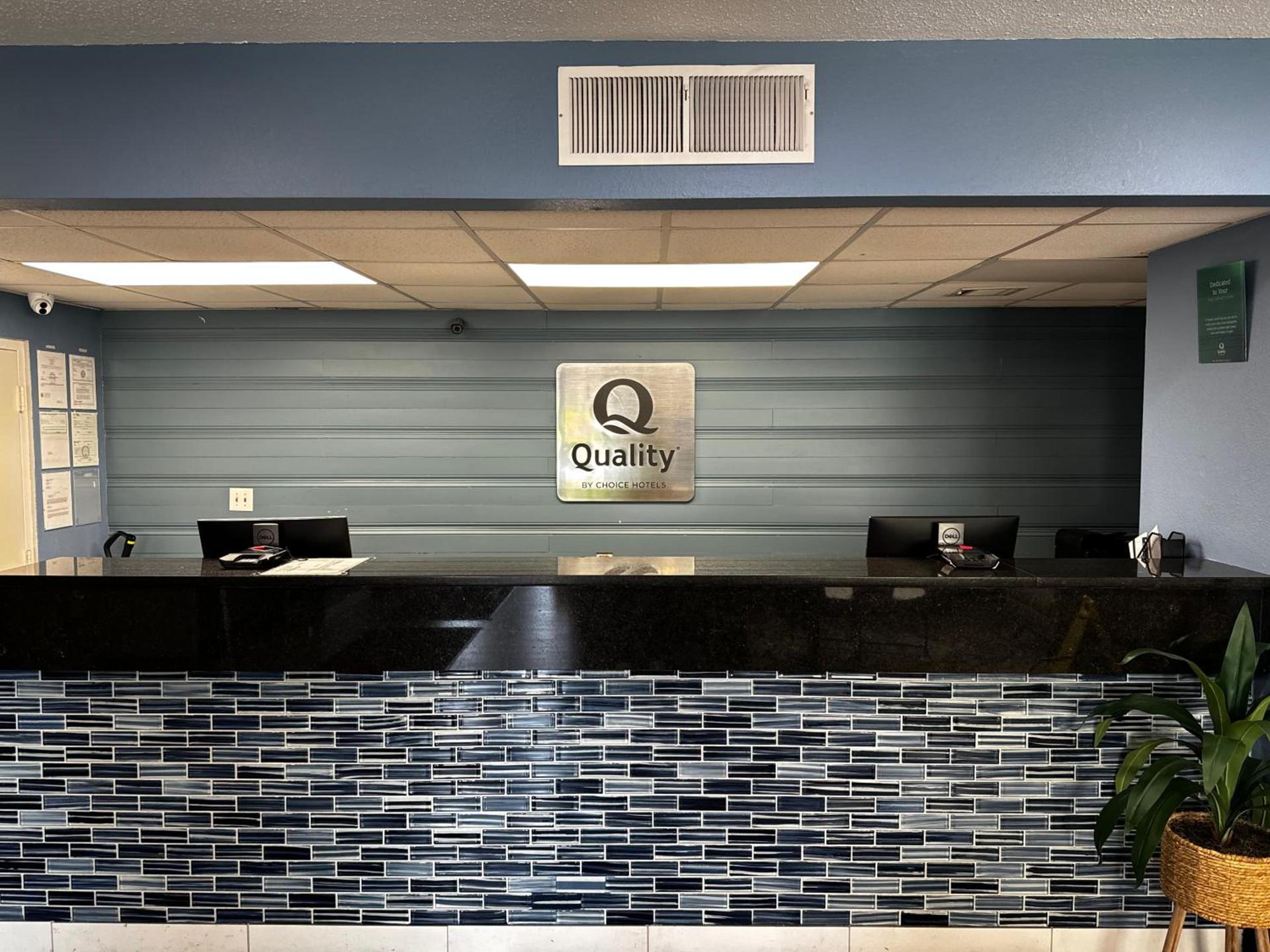Quality Inn & Suites photo 2