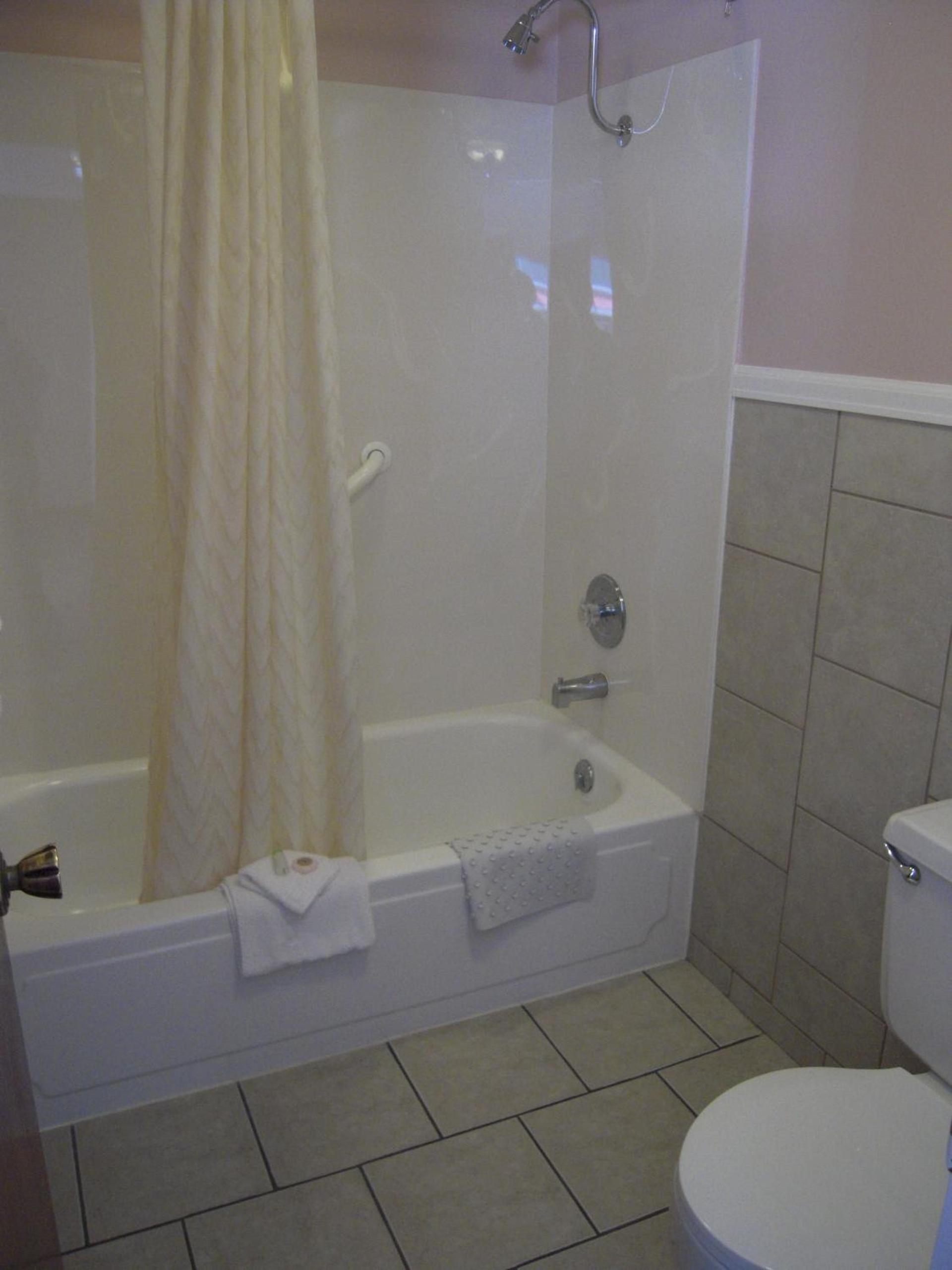 Redwood Arms Motel photo 25