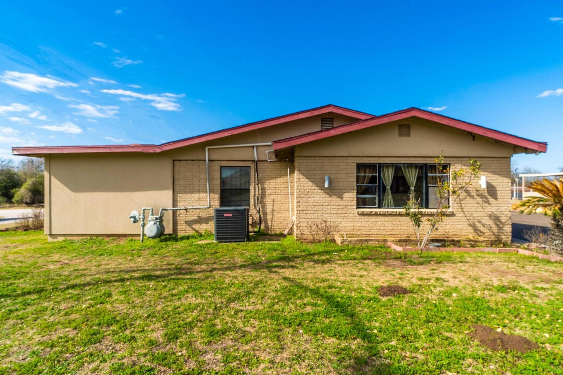 OYO Hotel Beeville -US 181 photo 3