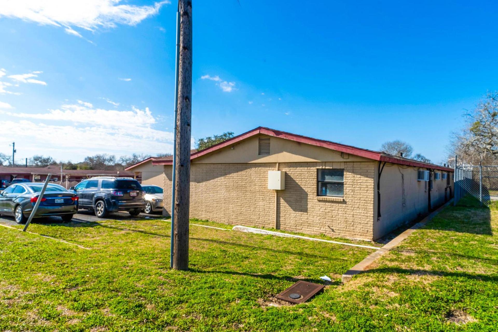 OYO Hotel Beeville -US 181 photo 15