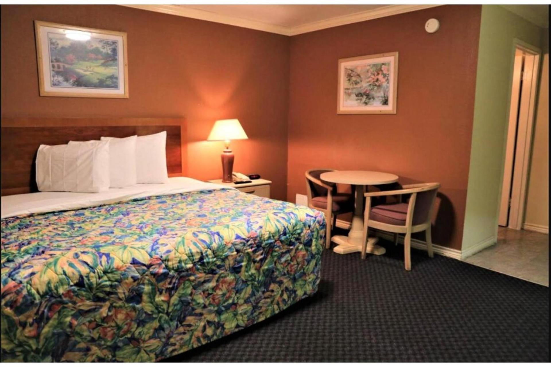OYO Hotel Beeville -US 181 photo 18