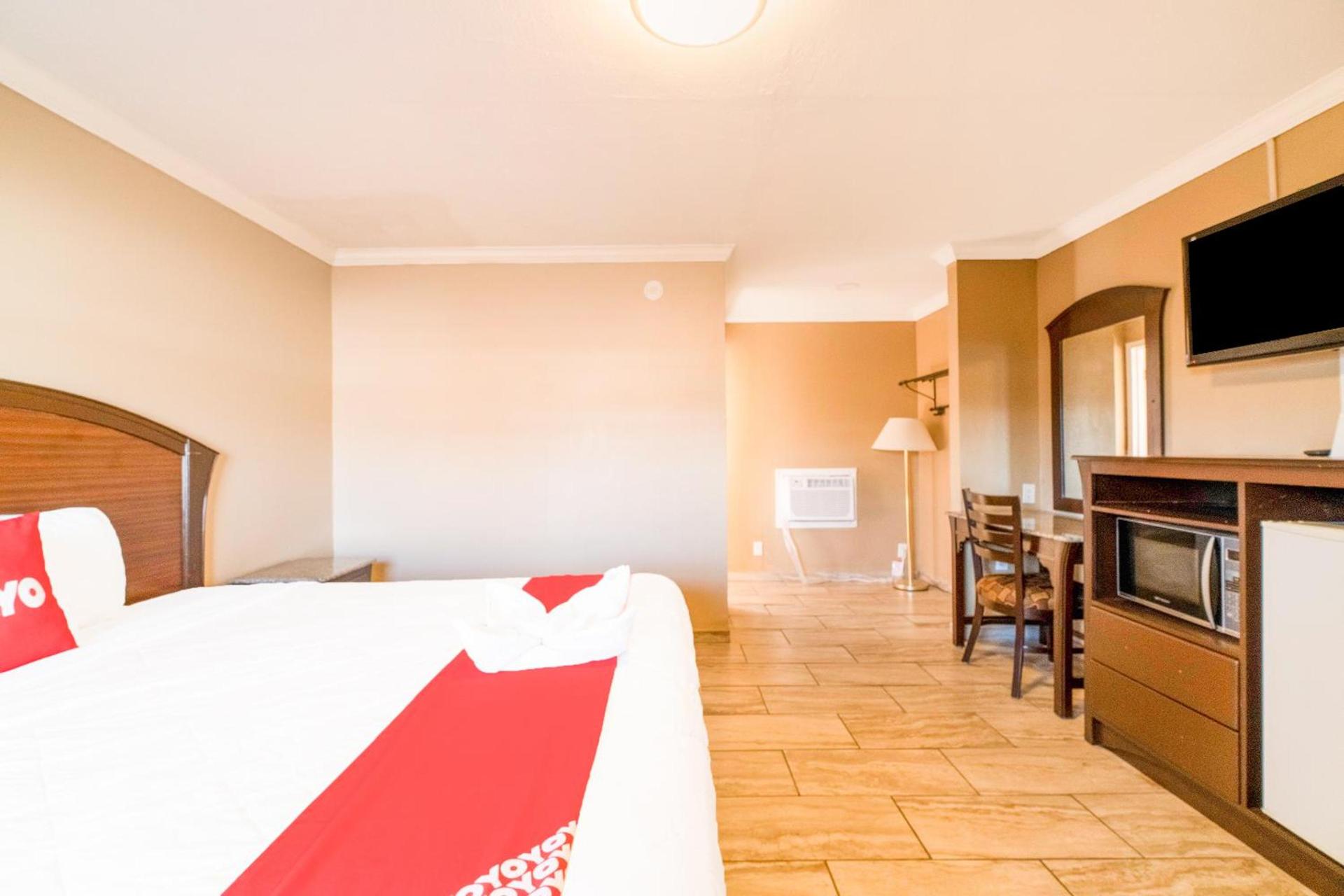 OYO Hotel Beeville -US 181 photo 30