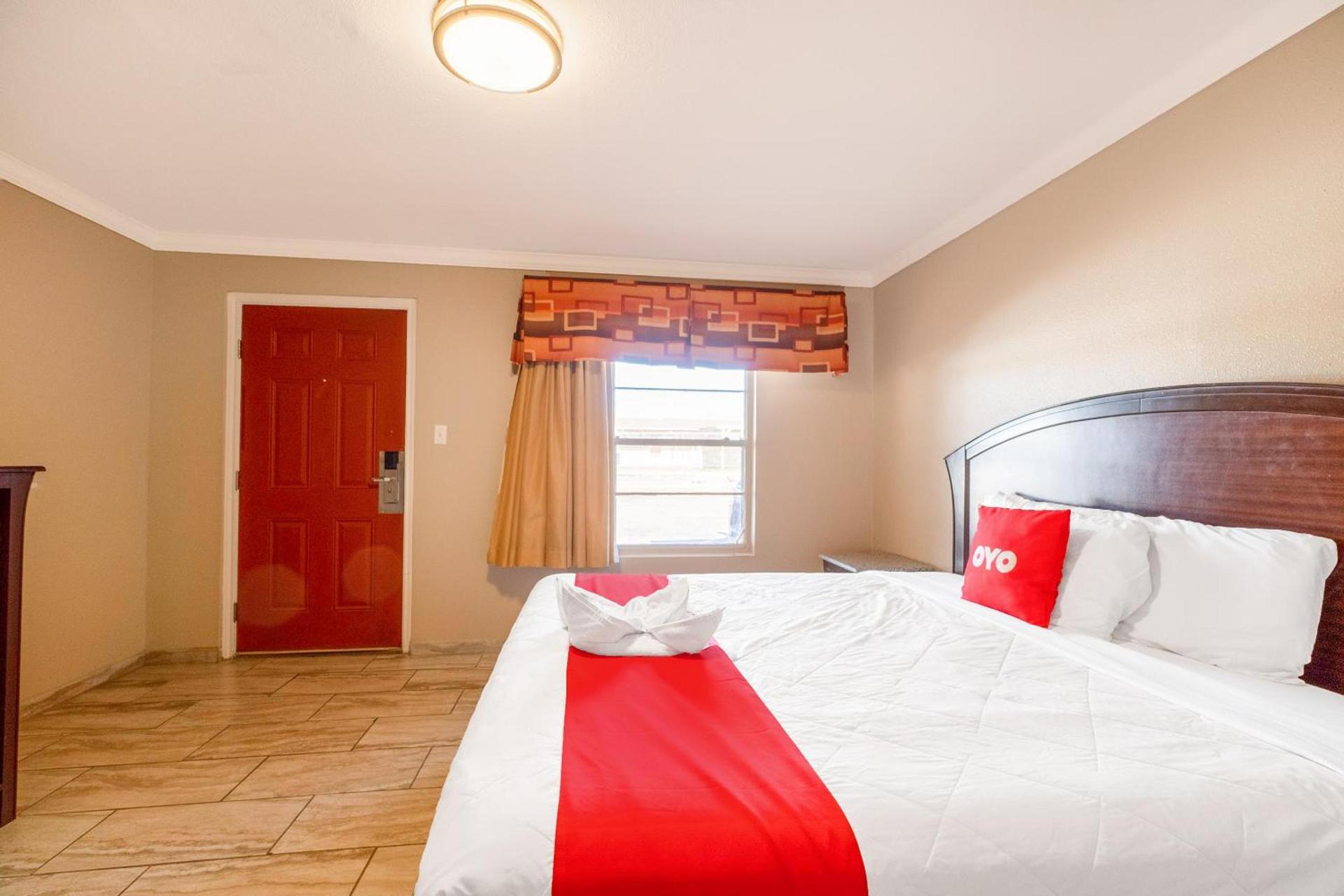 OYO Hotel Beeville -US 181 photo 32