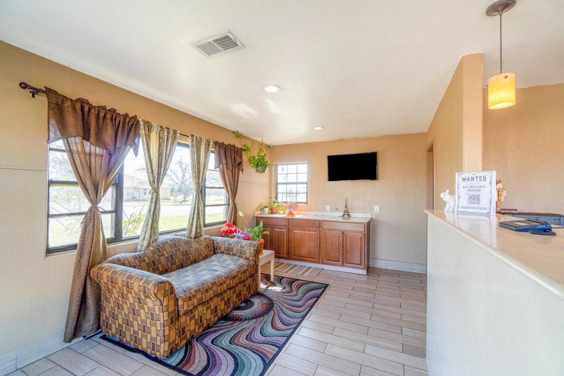 OYO Hotel Beeville -US 181 photo 37