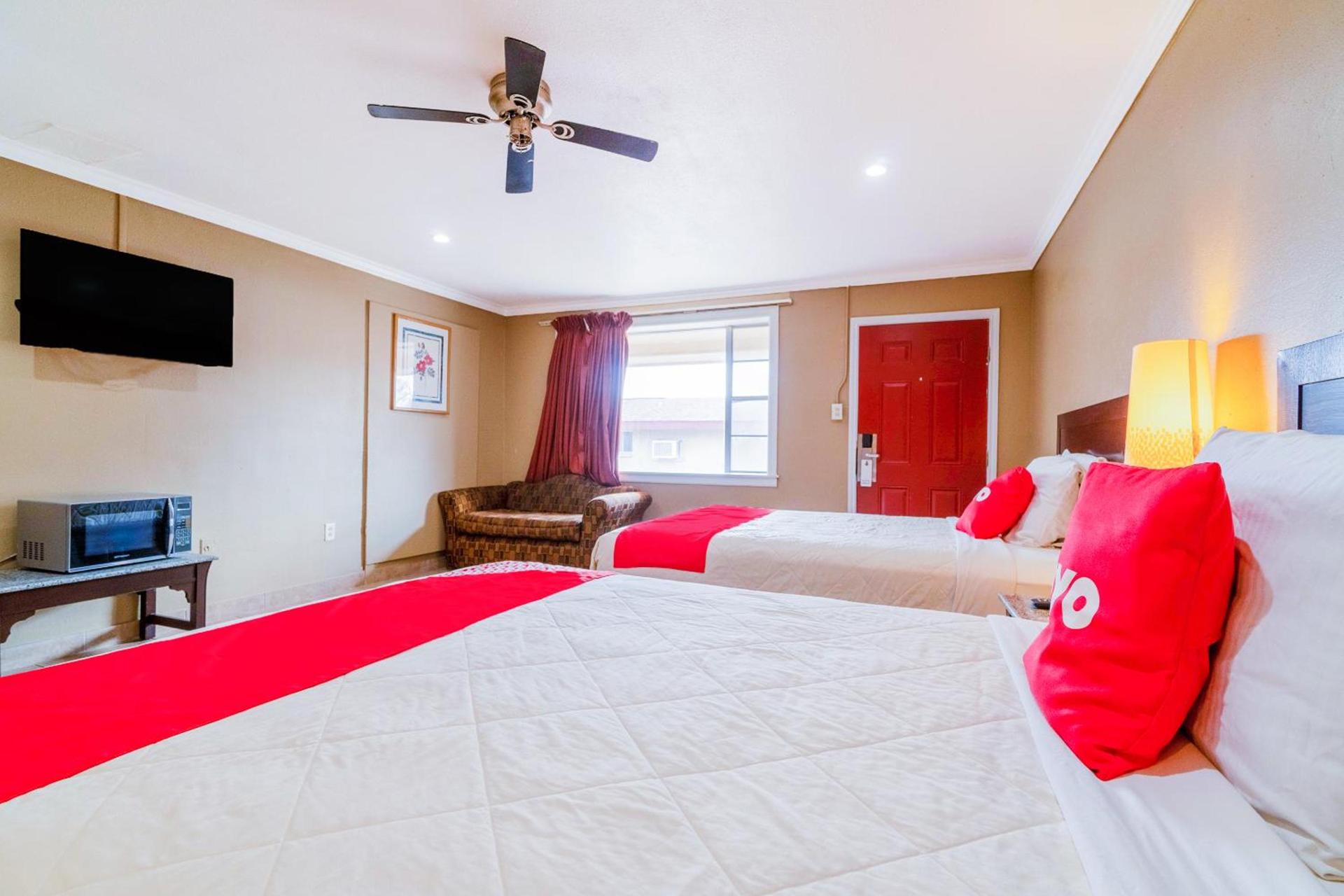 OYO Hotel Beeville -US 181 photo 55