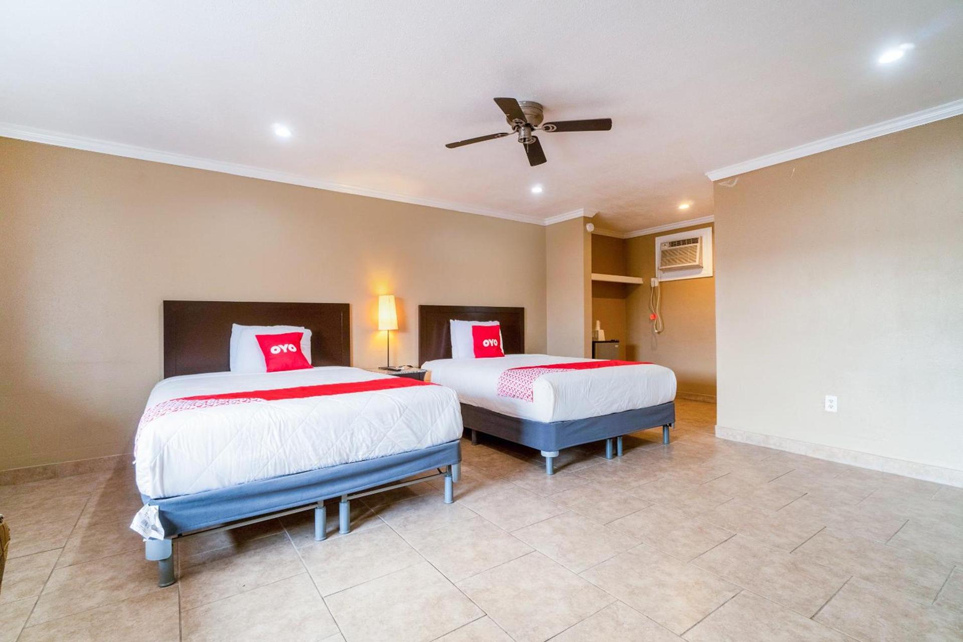 OYO Hotel Beeville -US 181 photo 54