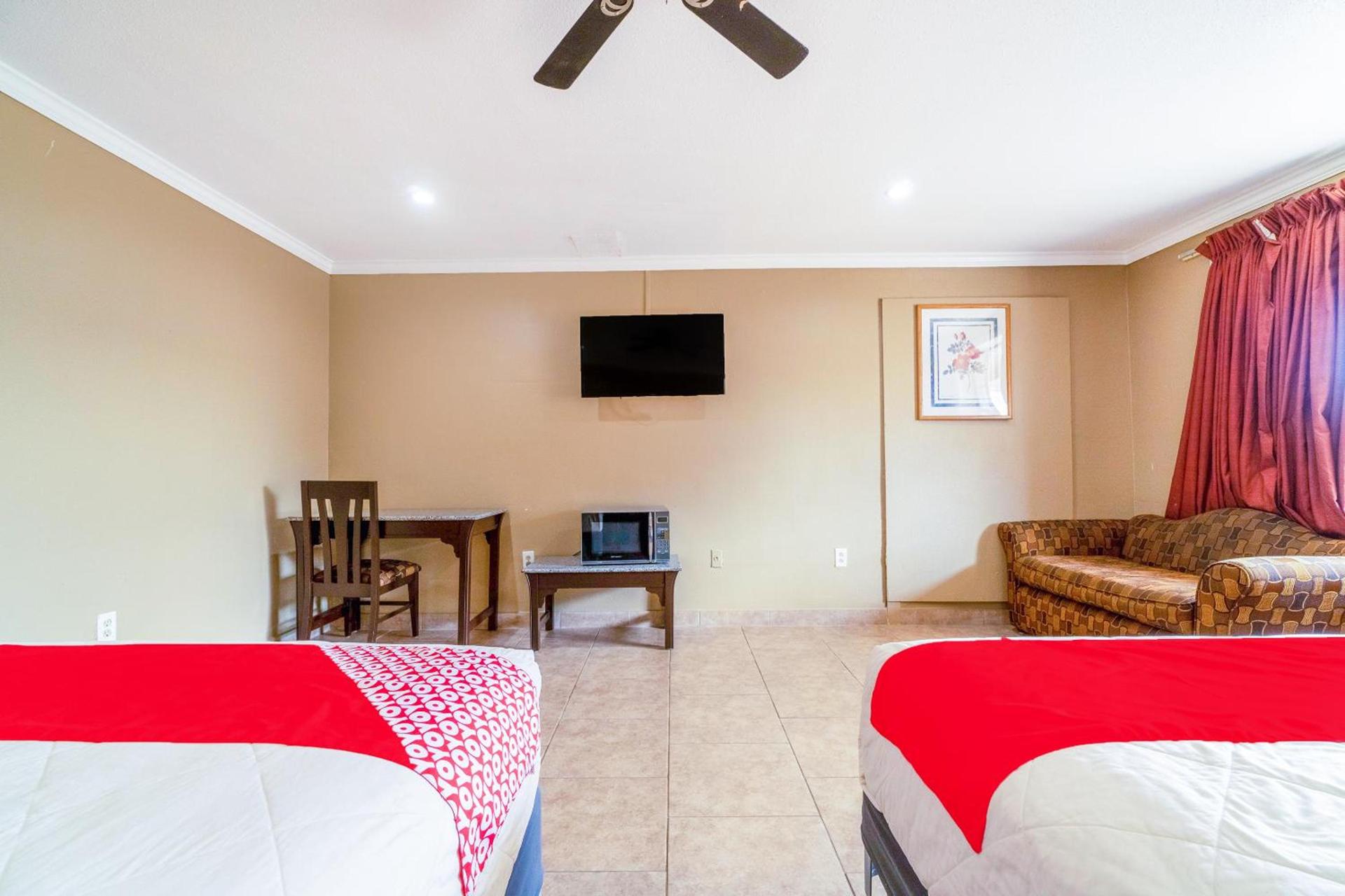 OYO Hotel Beeville -US 181 photo 51