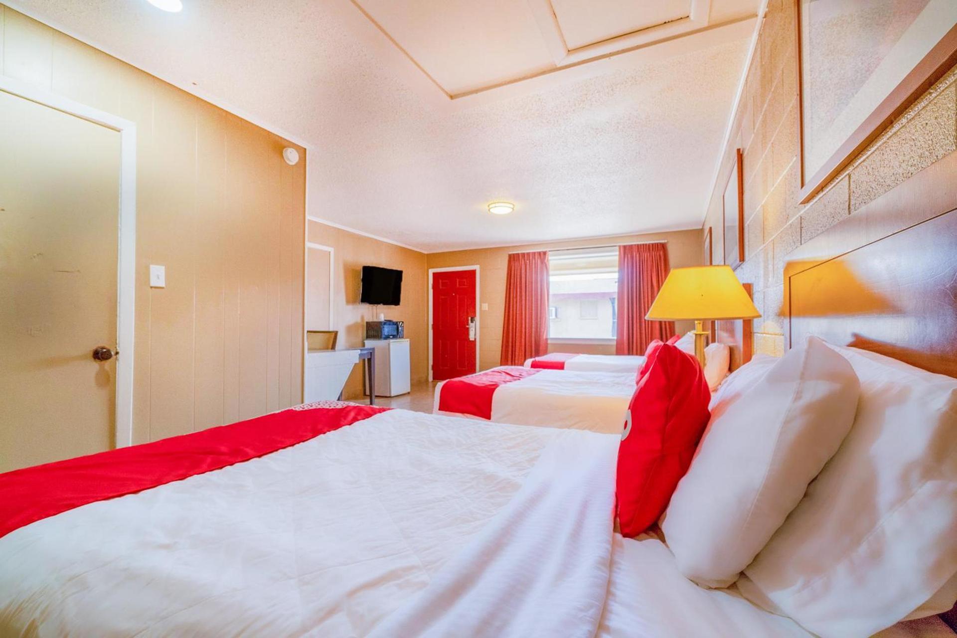 OYO Hotel Beeville -US 181 photo 64