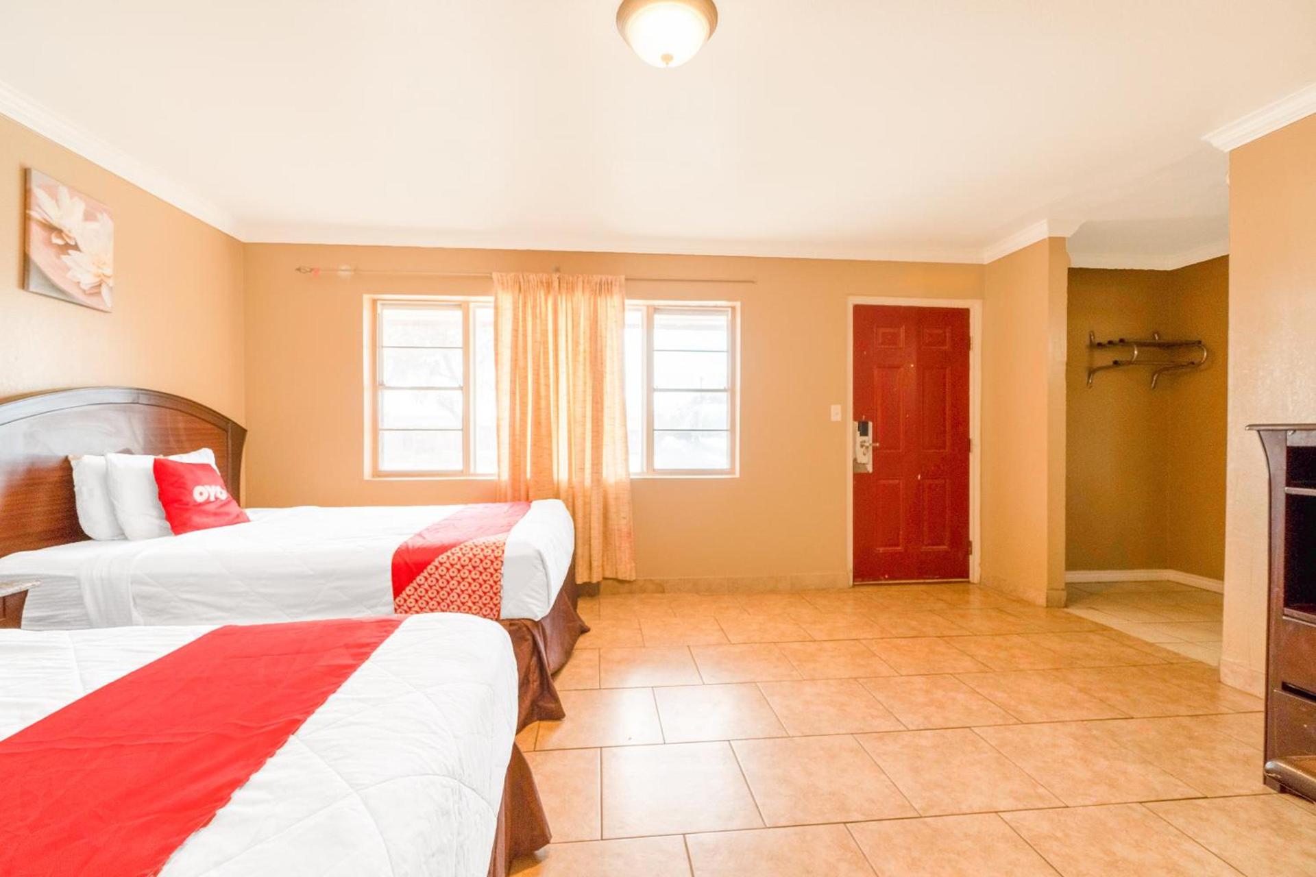 OYO Hotel Beeville -US 181 photo 71
