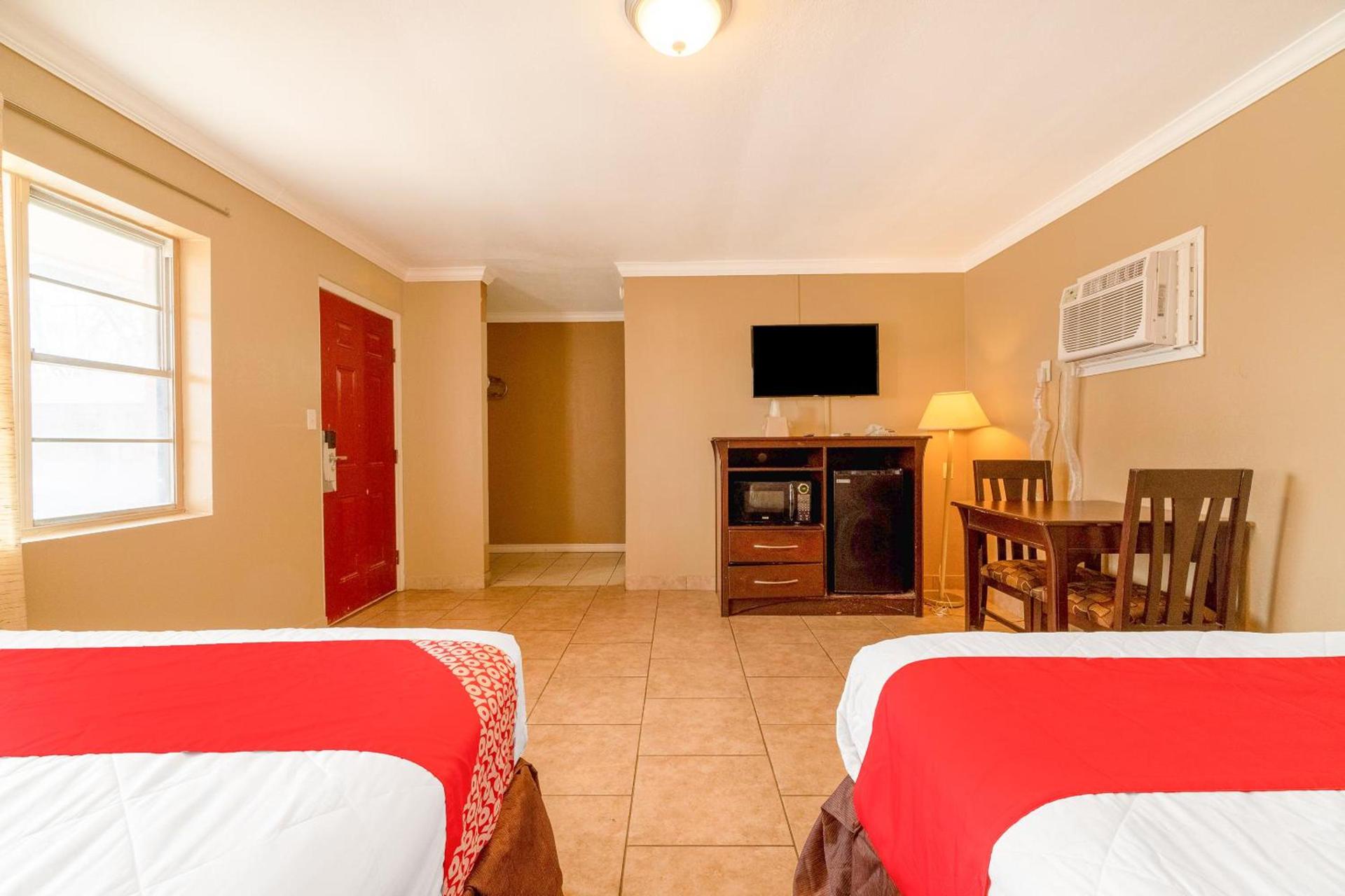 OYO Hotel Beeville -US 181 photo 70