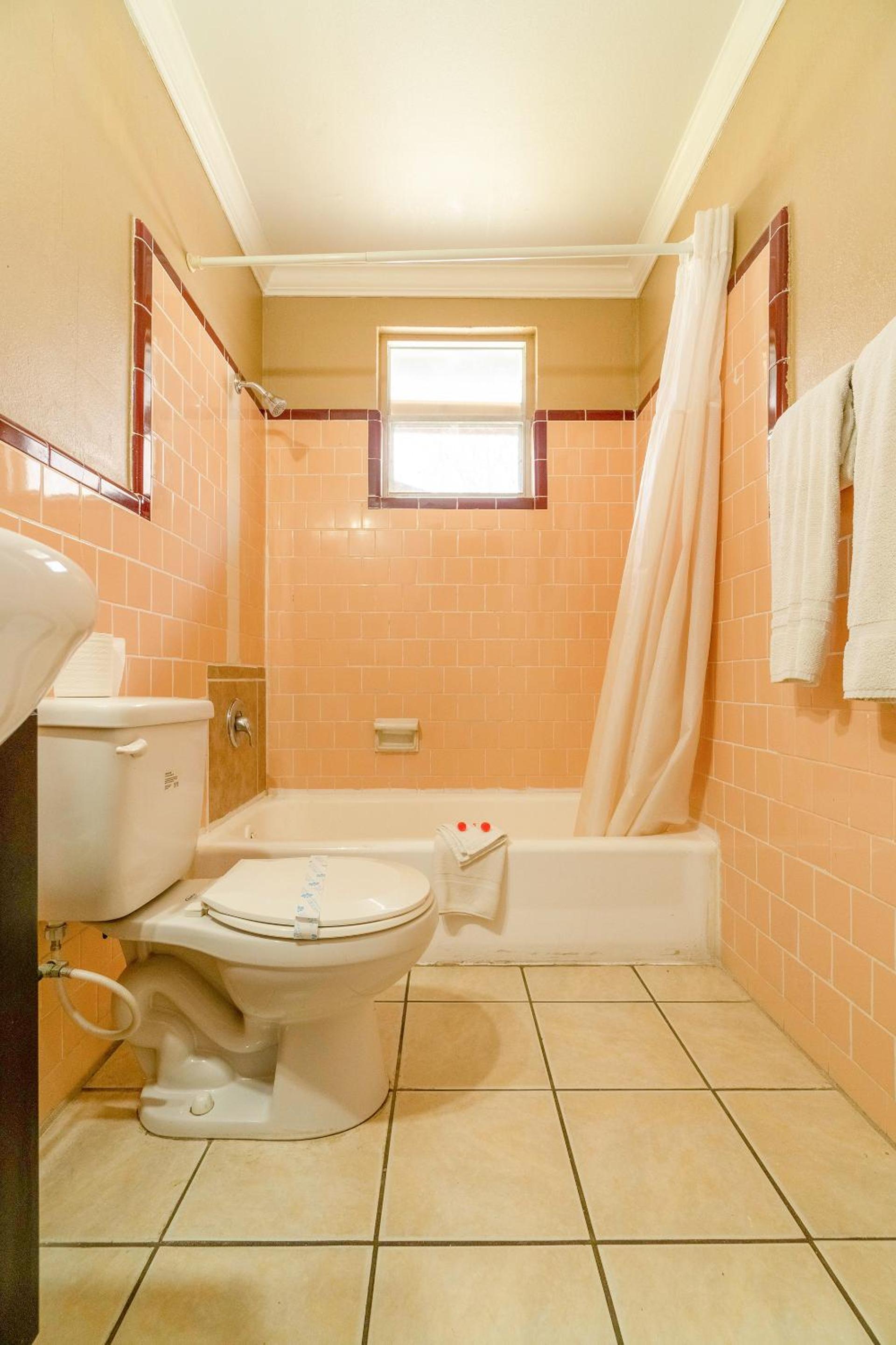 OYO Hotel Beeville -US 181 photo 68
