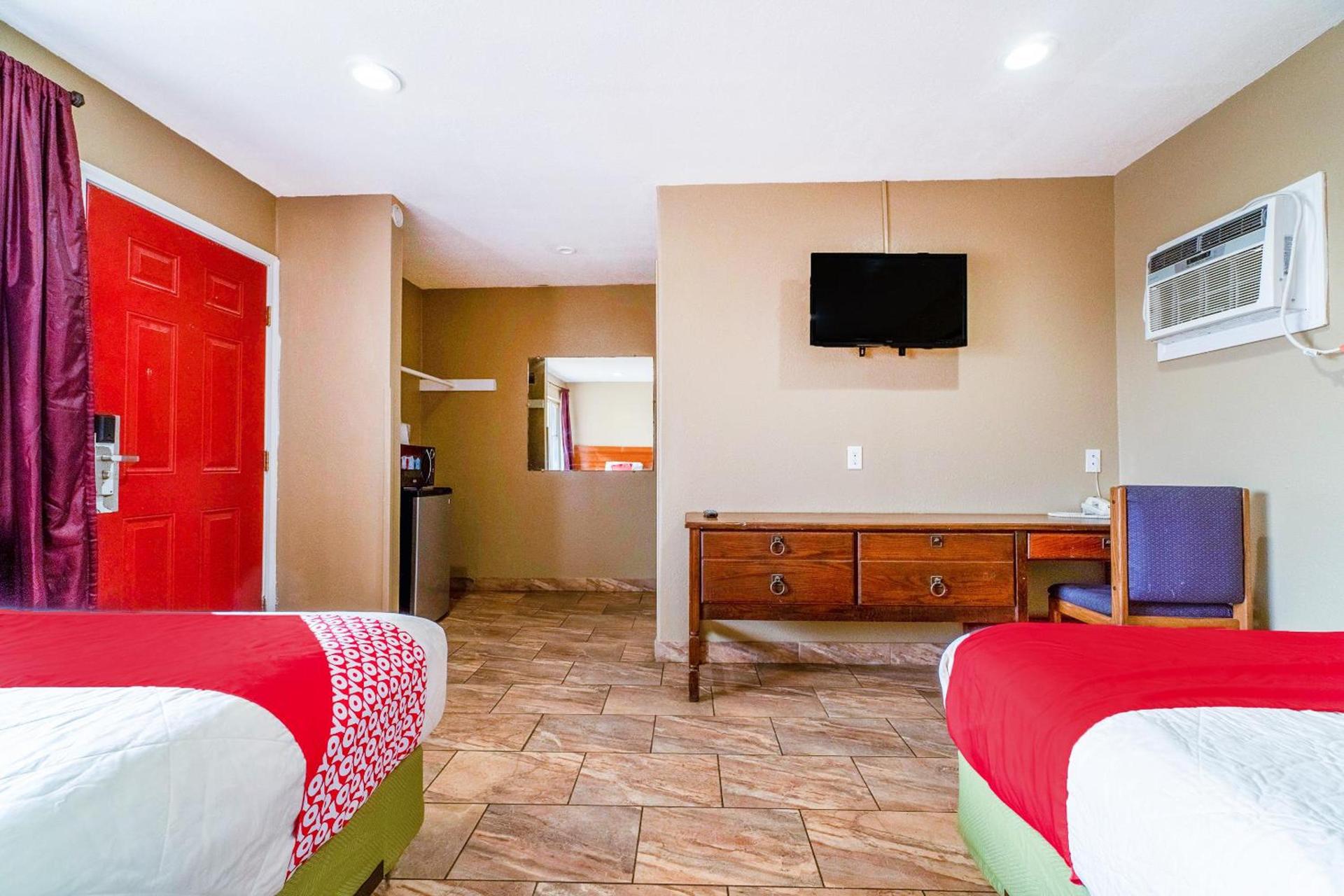 OYO Hotel Beeville -US 181 photo 76