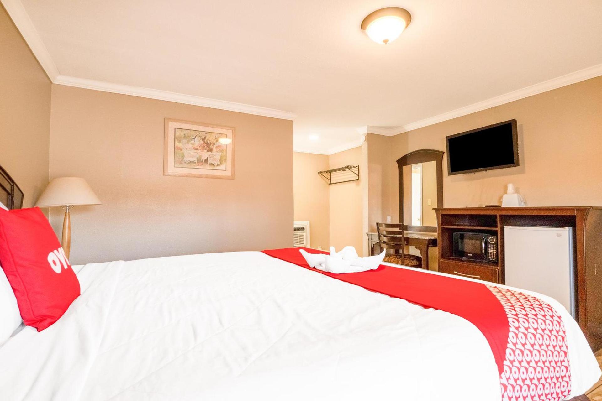 OYO Hotel Beeville -US 181 photo 87