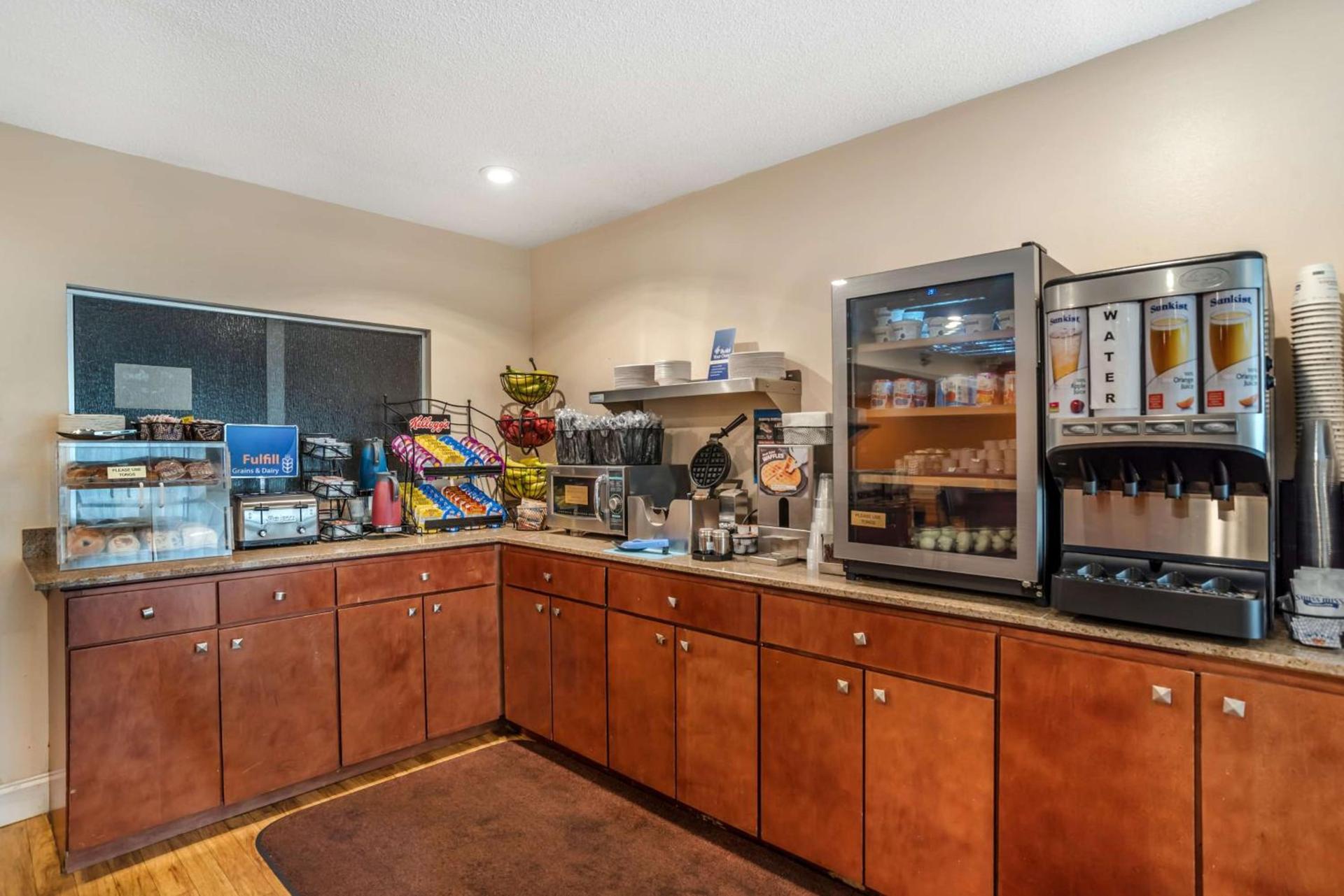 Best Western Oak Manor photo 24