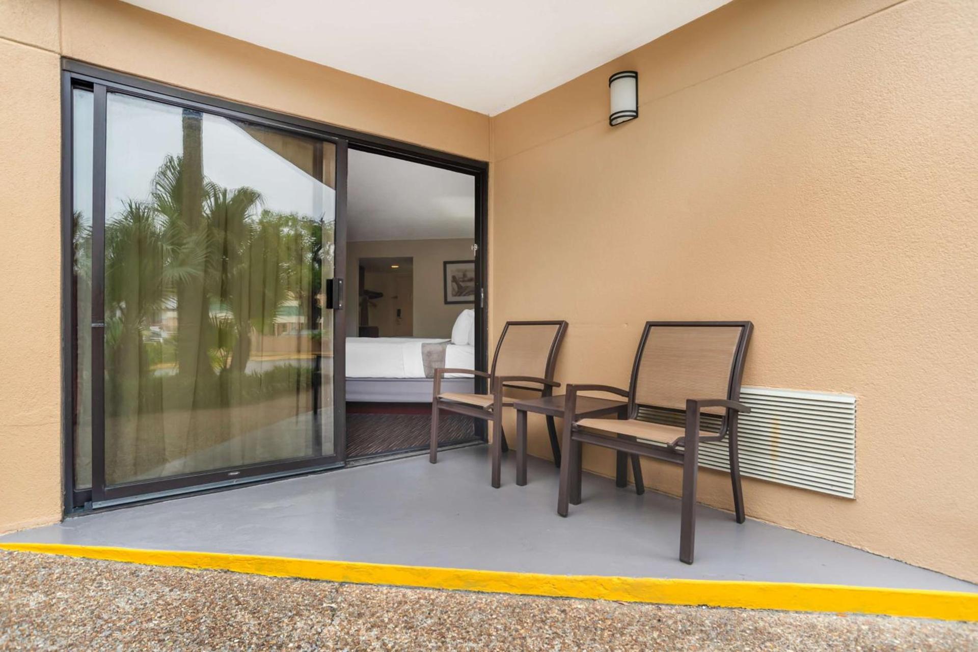 Best Western Oak Manor photo 10