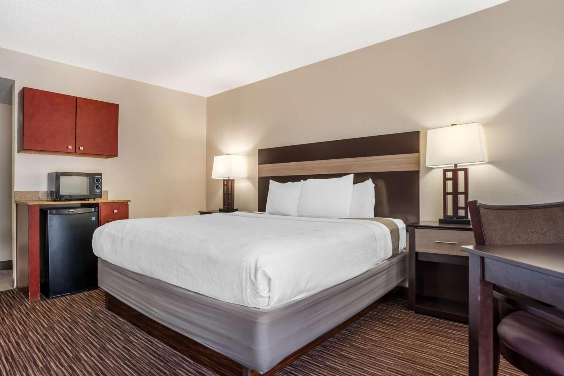 Best Western Oak Manor photo 12