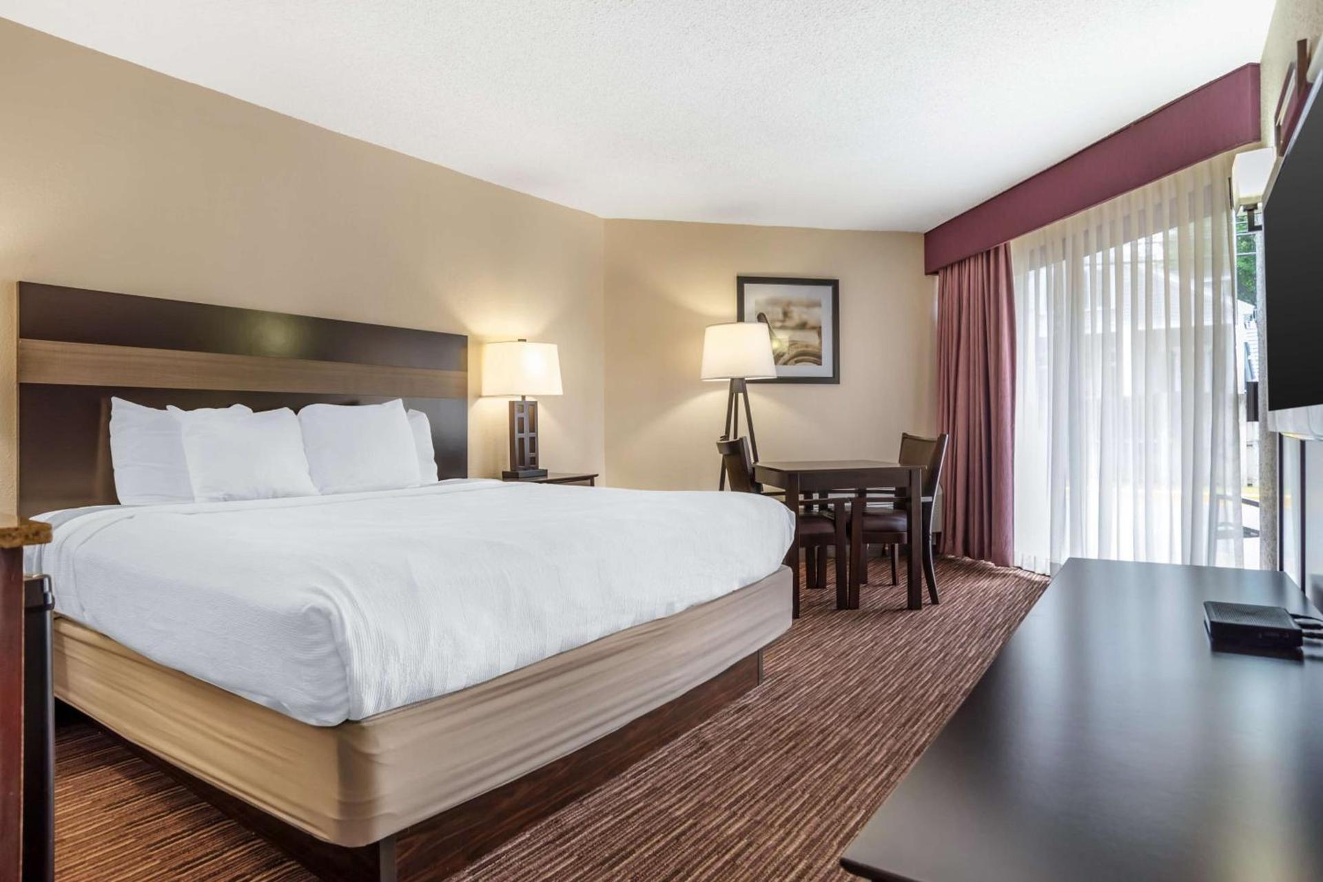 Best Western Oak Manor photo 13