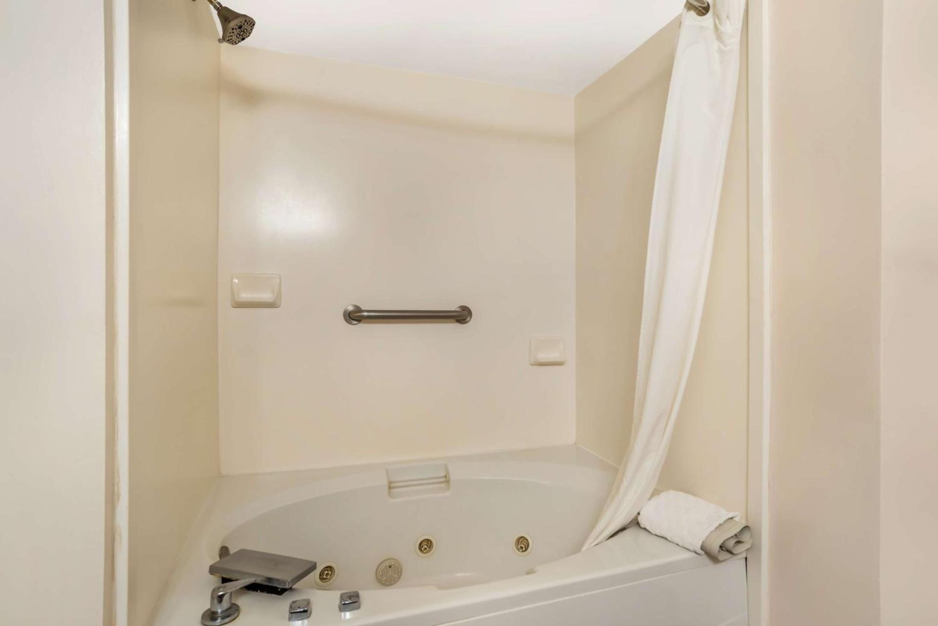 Best Western Oak Manor photo 20