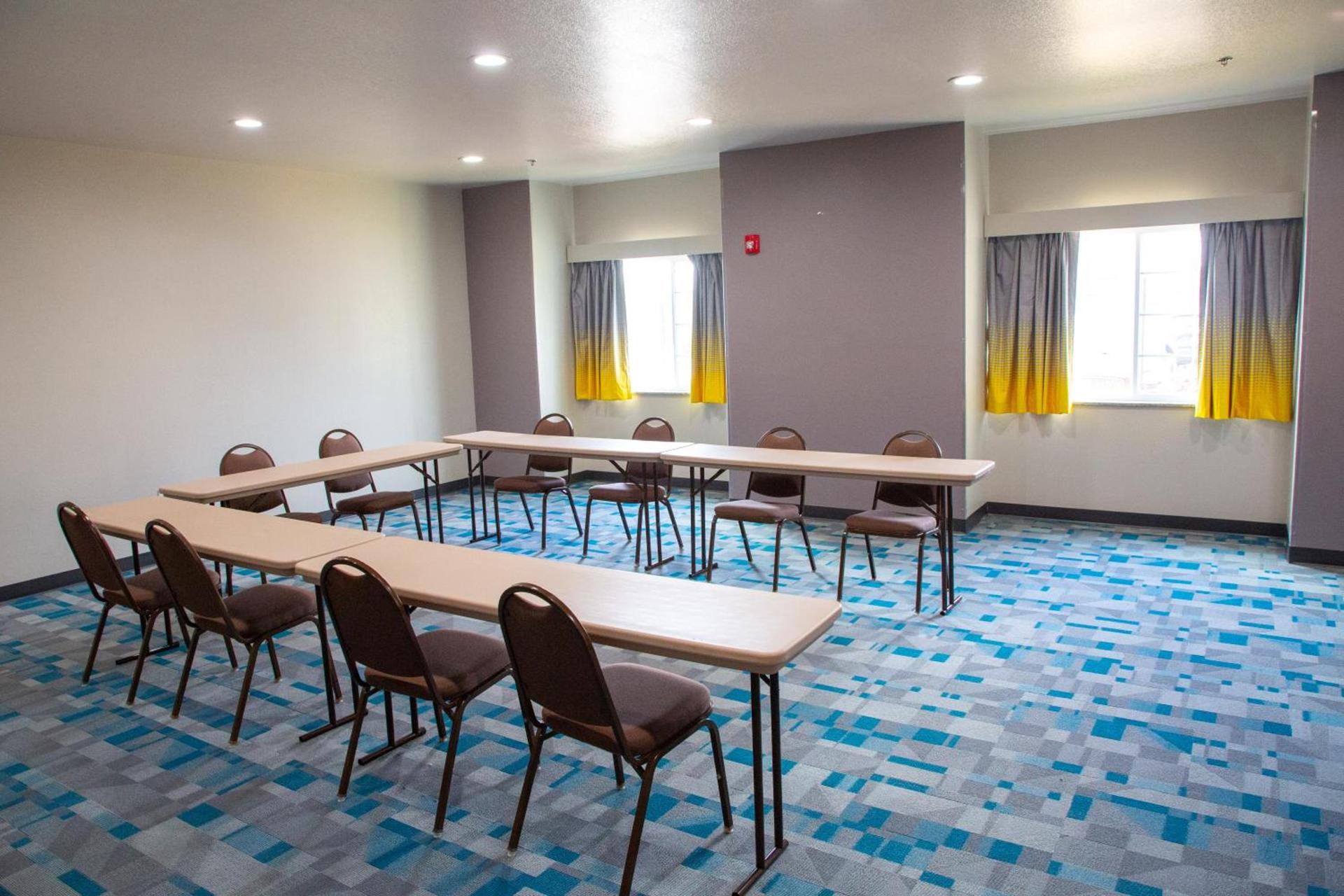 Microtel Inn & Suites by Wyndham Searcy photo 6