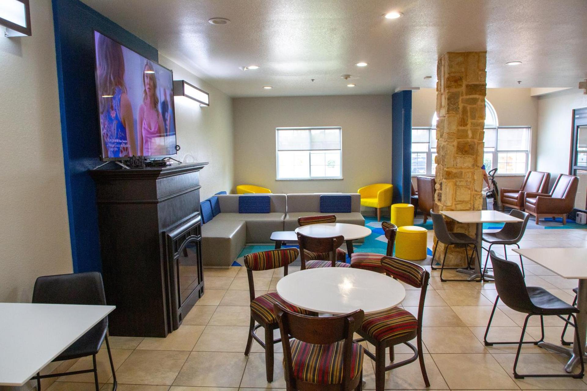 Microtel Inn & Suites by Wyndham Searcy photo 9