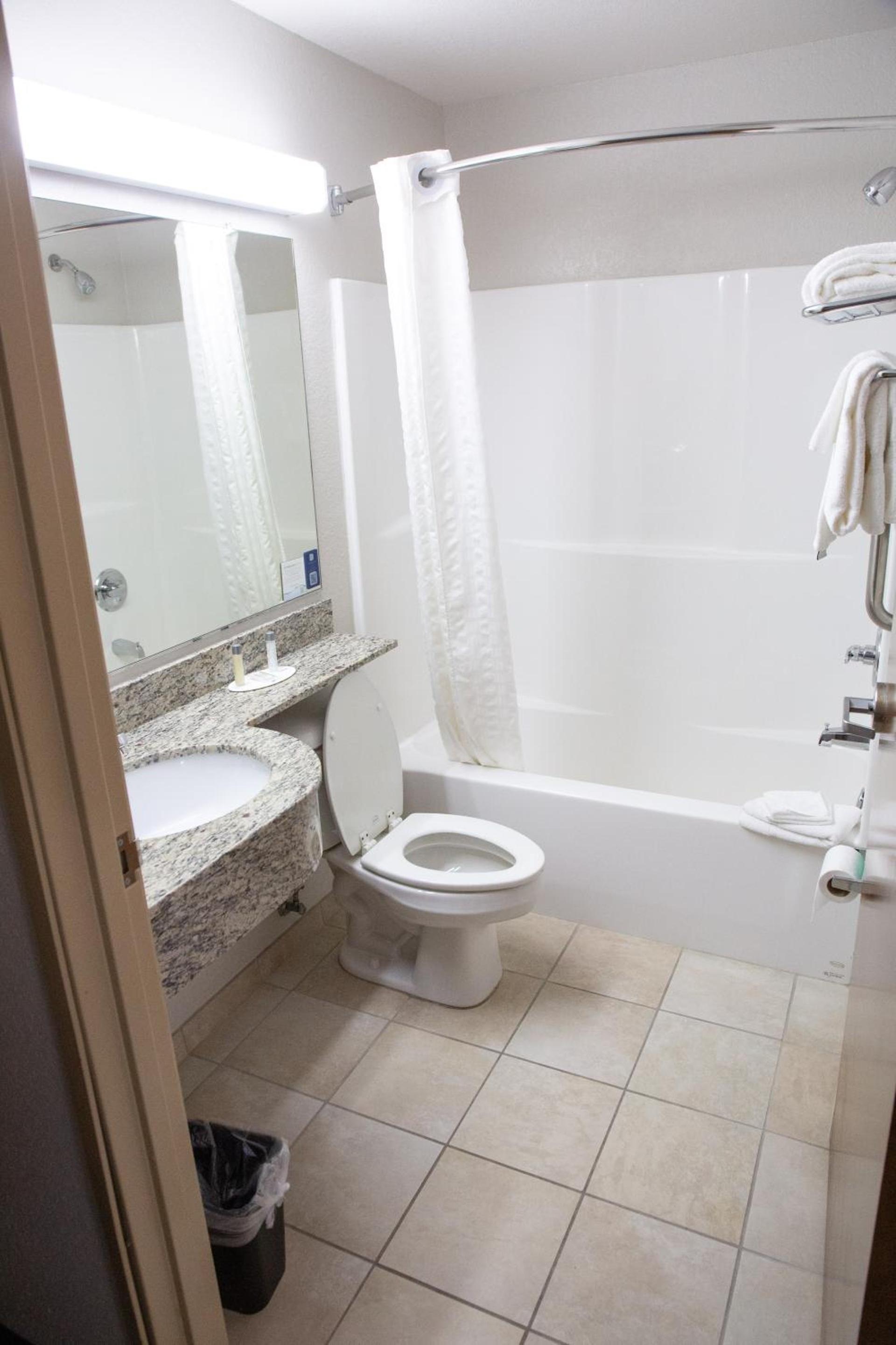 Microtel Inn & Suites by Wyndham Searcy photo 19