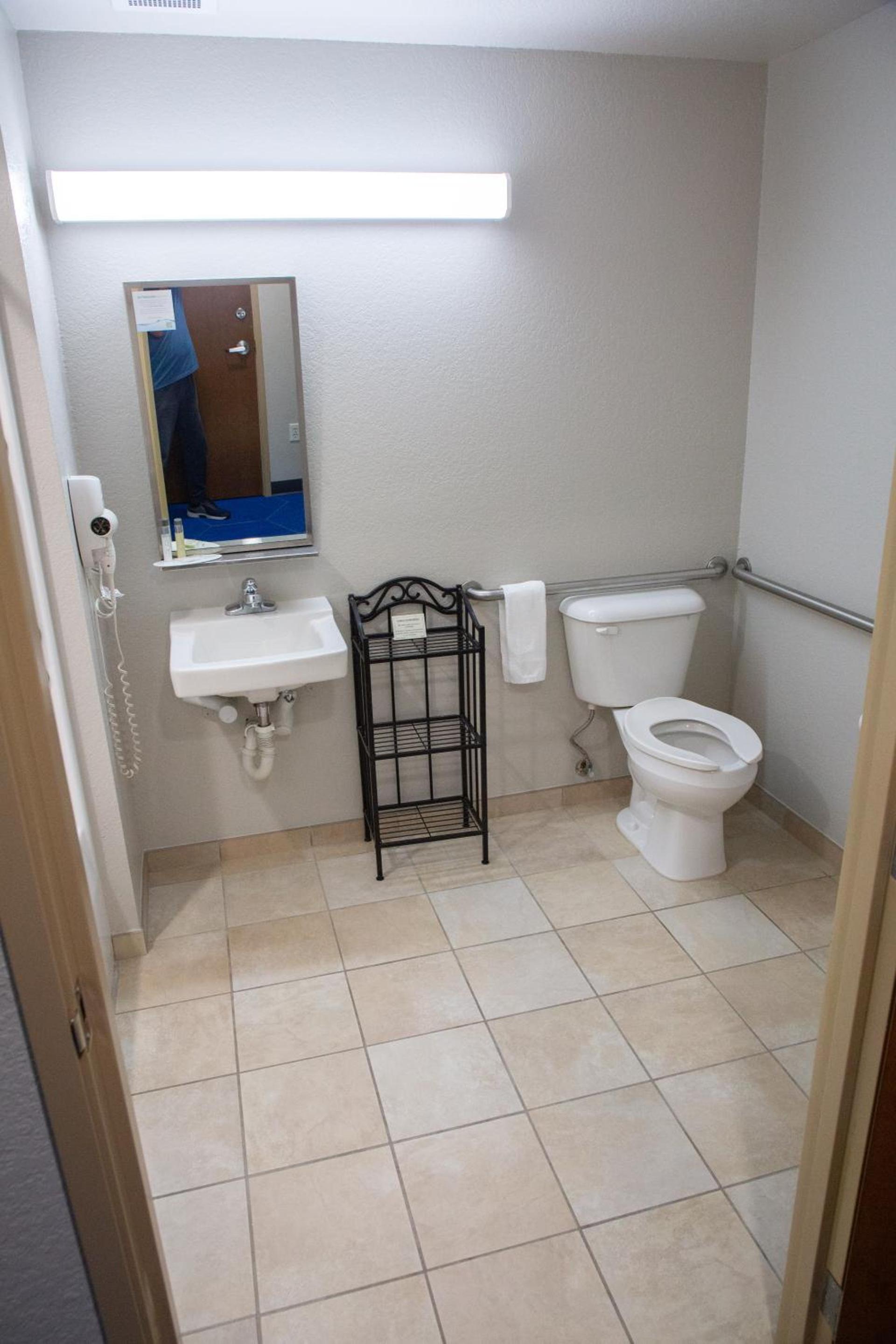 Microtel Inn & Suites by Wyndham Searcy photo 20