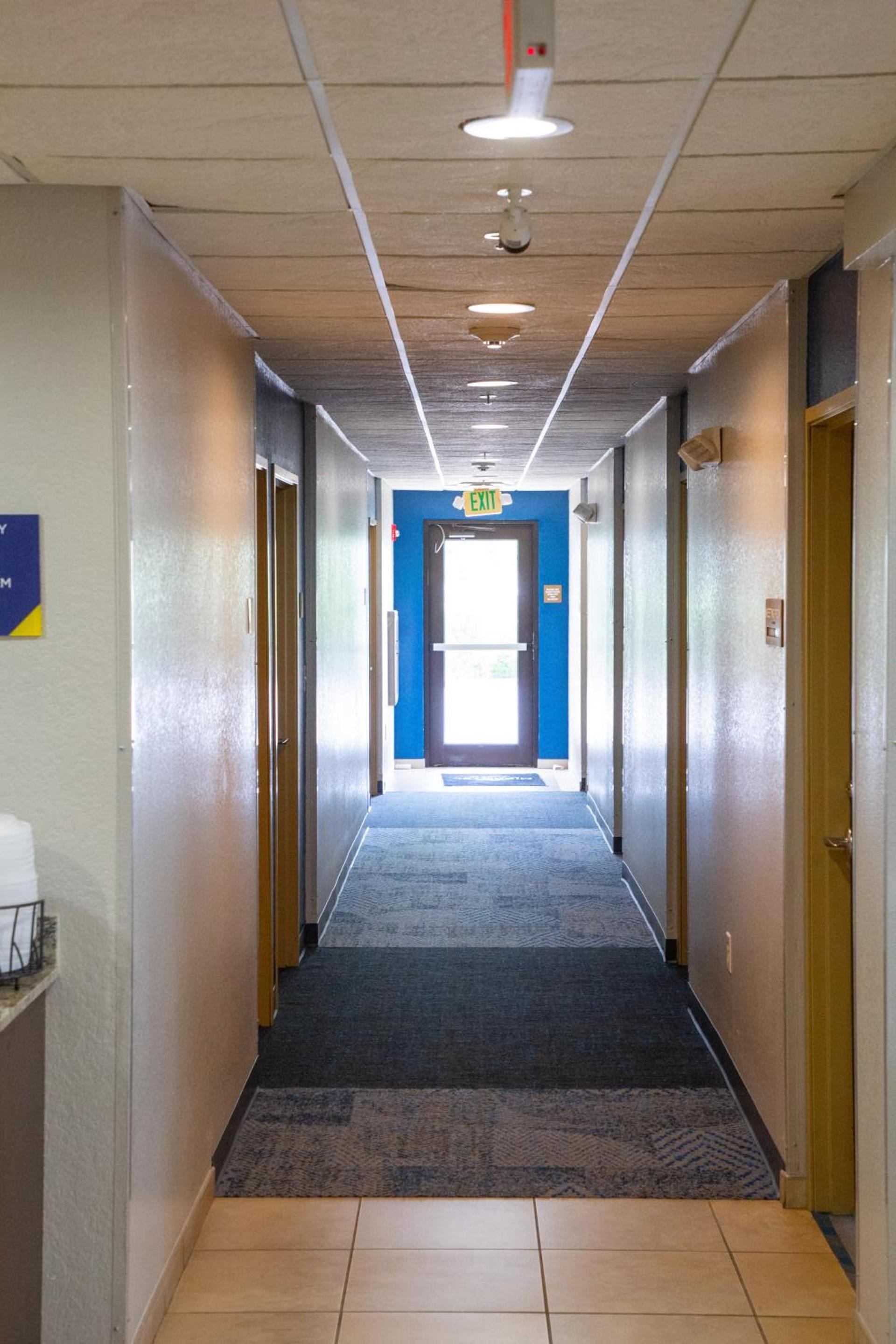 Microtel Inn & Suites by Wyndham Searcy photo 21