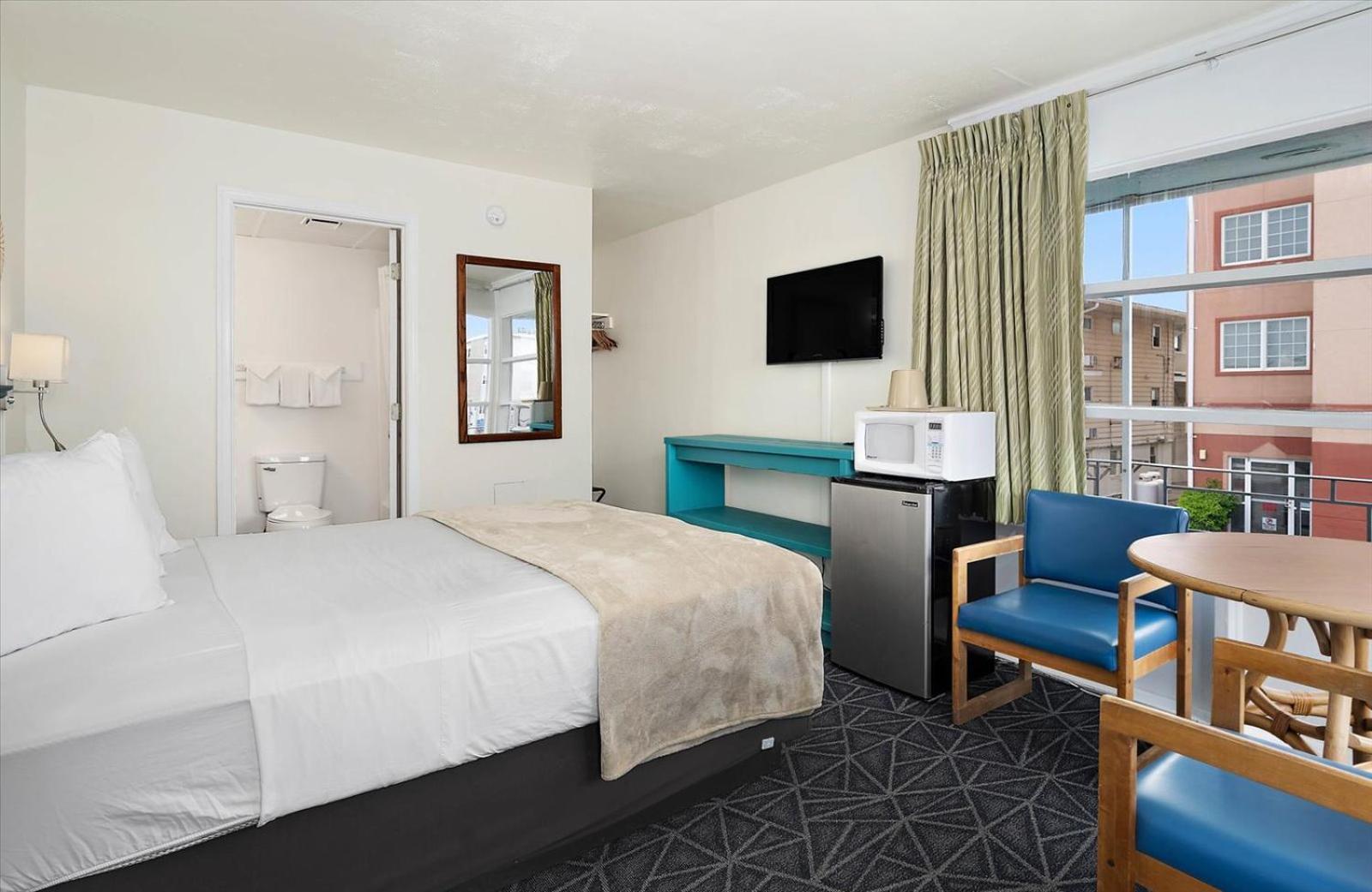 Eden Roc Motel photo 38