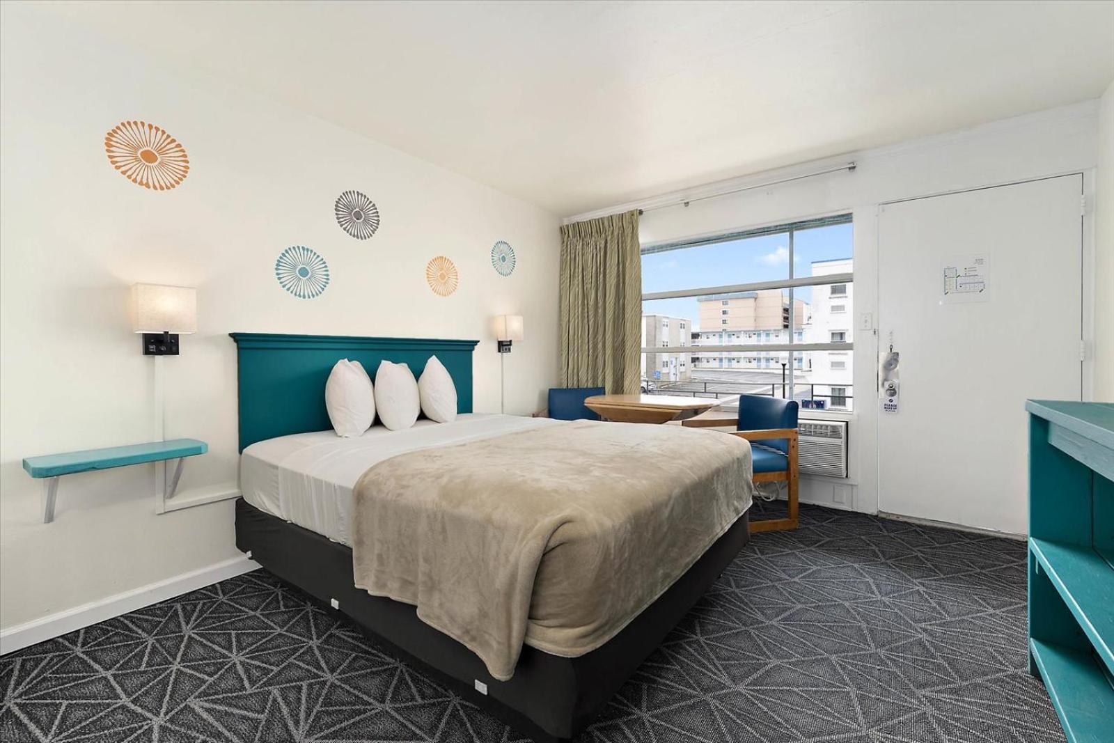 Eden Roc Motel photo 35