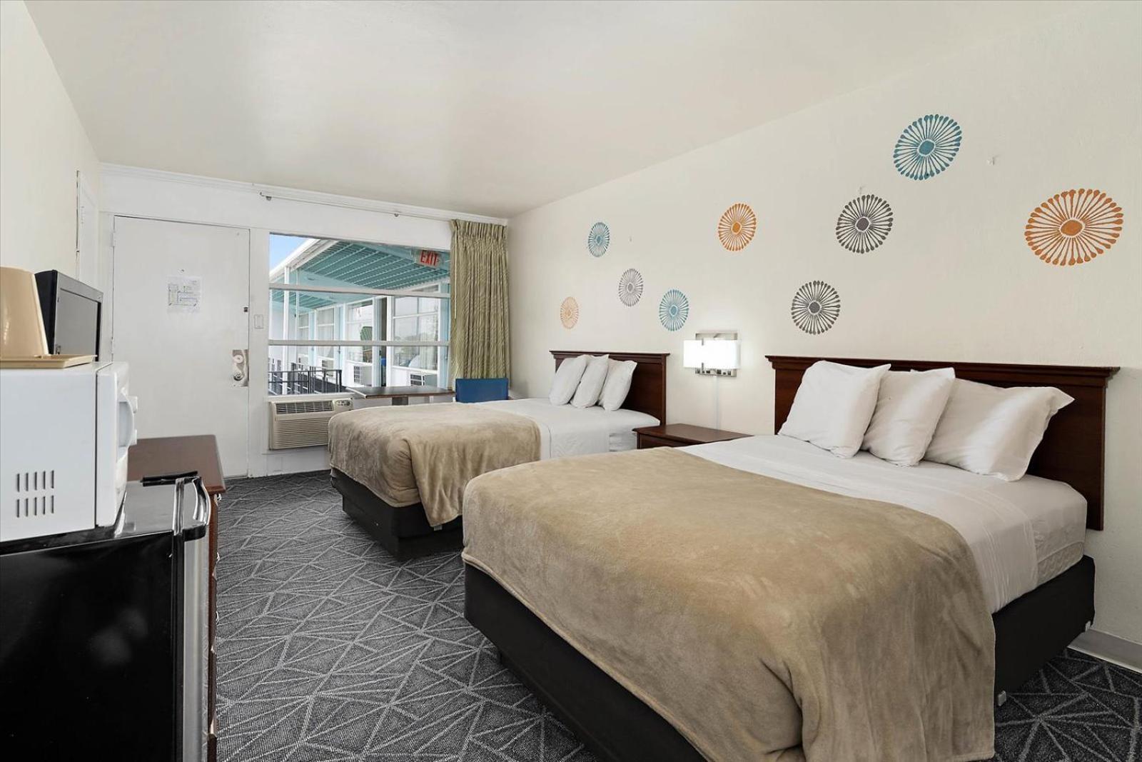 Eden Roc Motel photo 39