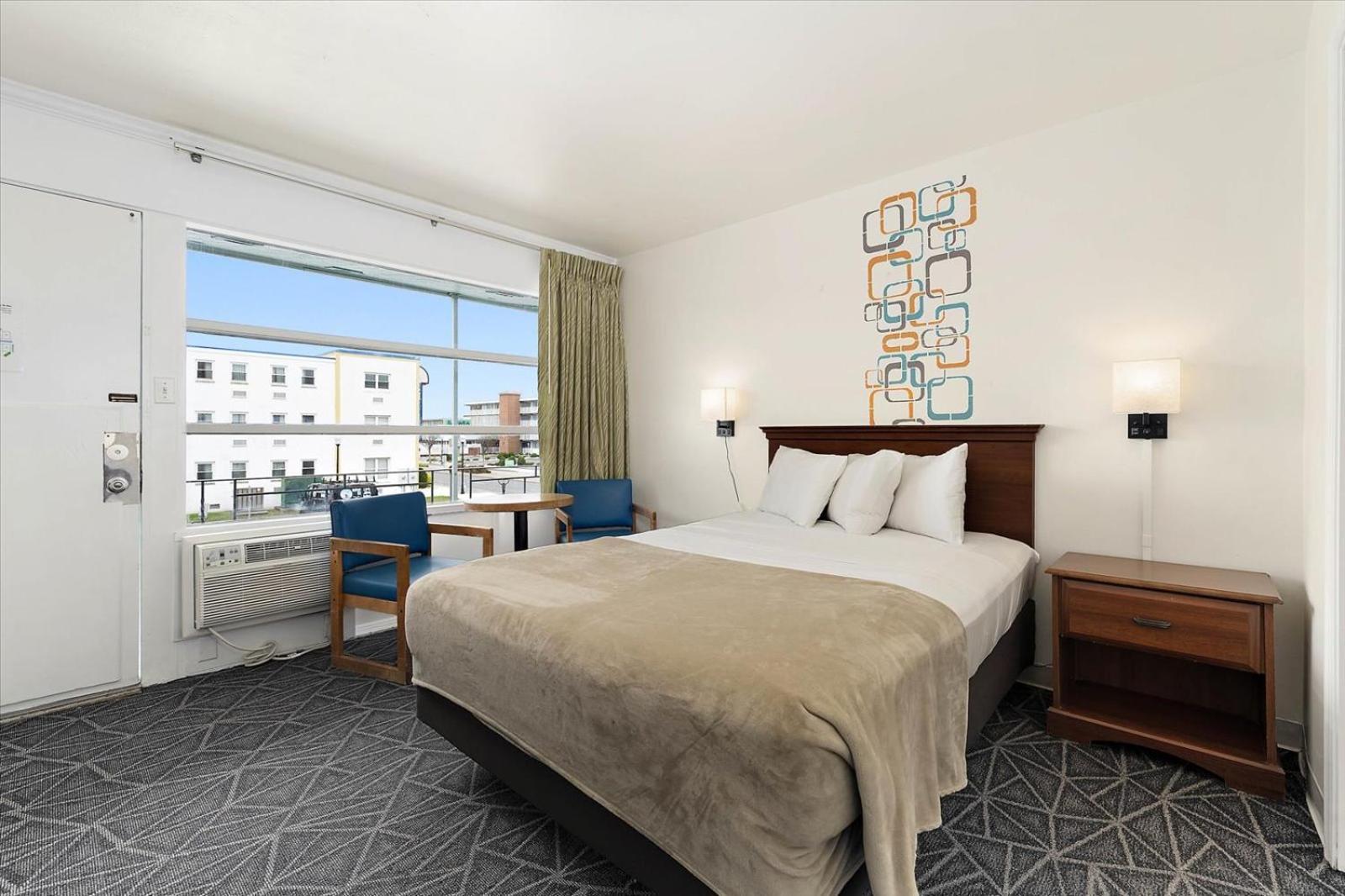 Eden Roc Motel photo 27