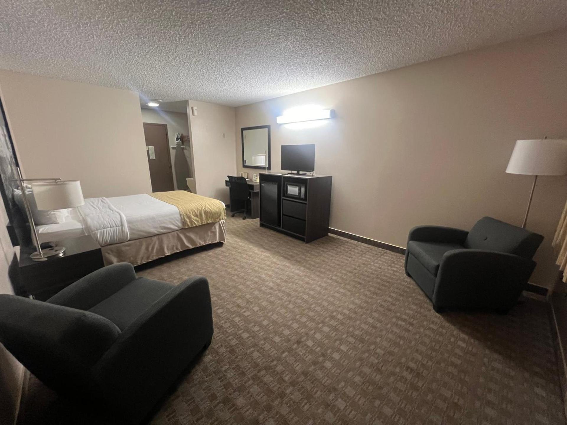 Super 8 by Wyndham Sturgis photo 23