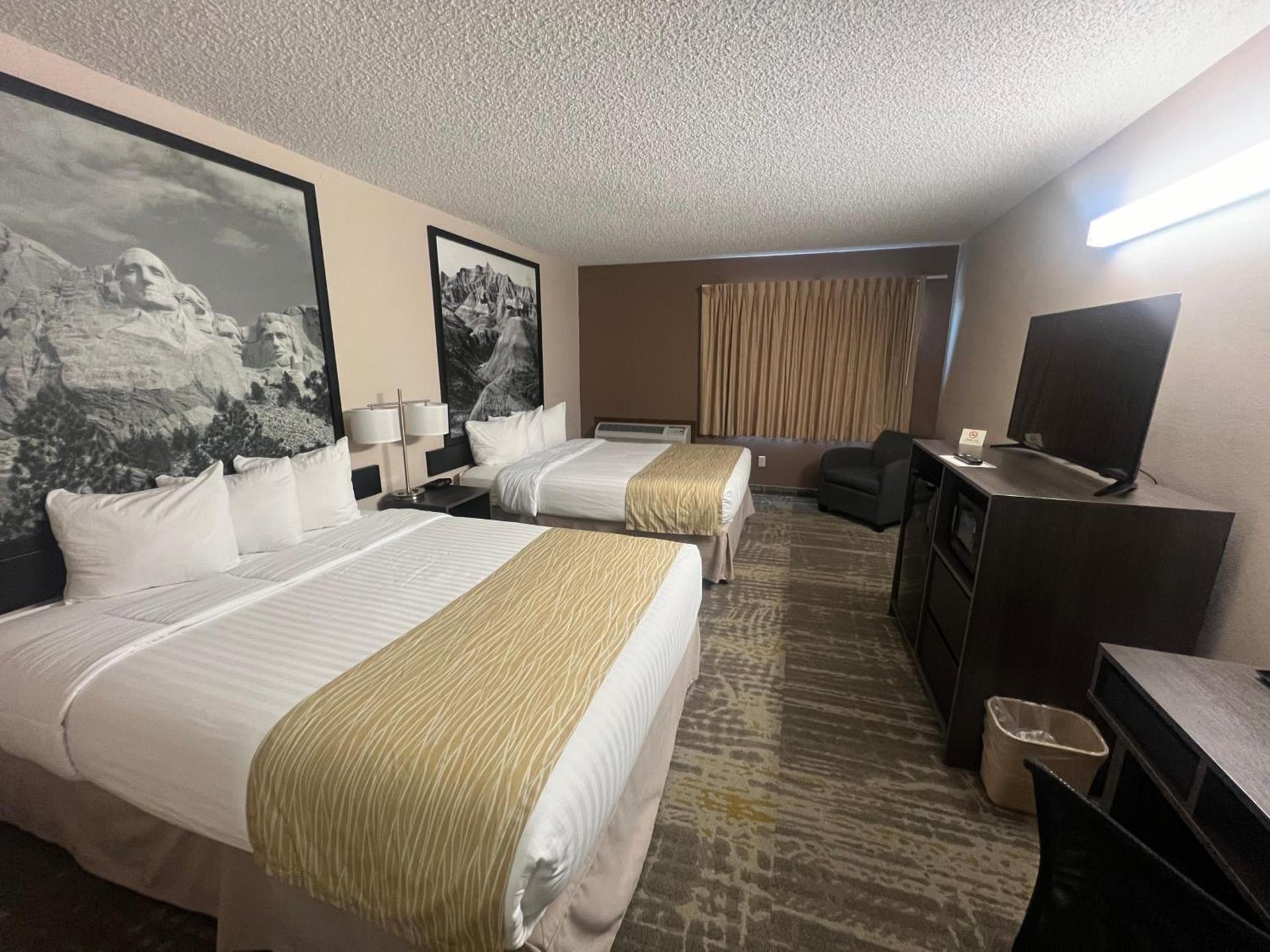 Super 8 by Wyndham Sturgis photo 38