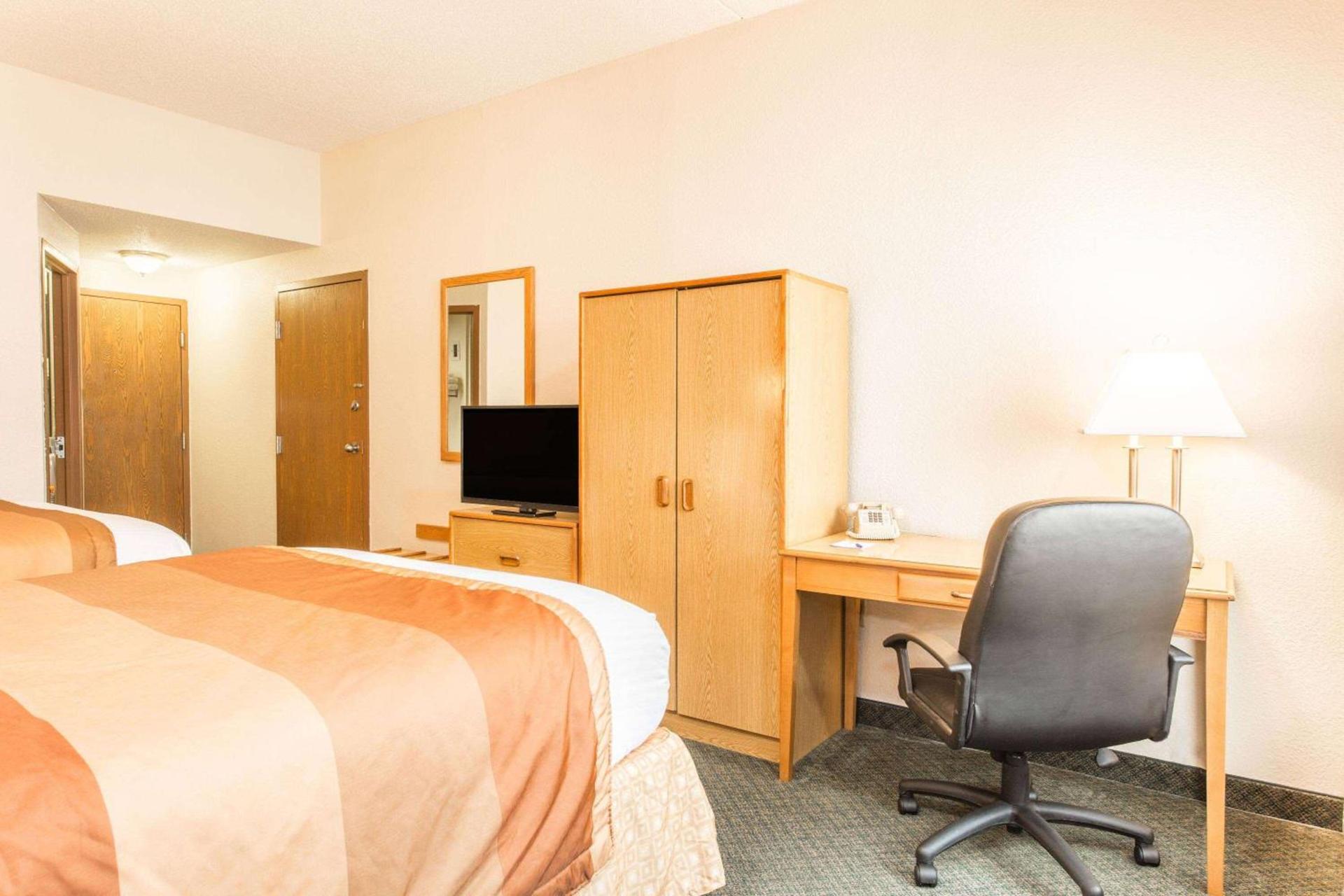 Baymont by Wyndham Cincinnati Sharonville photo 3