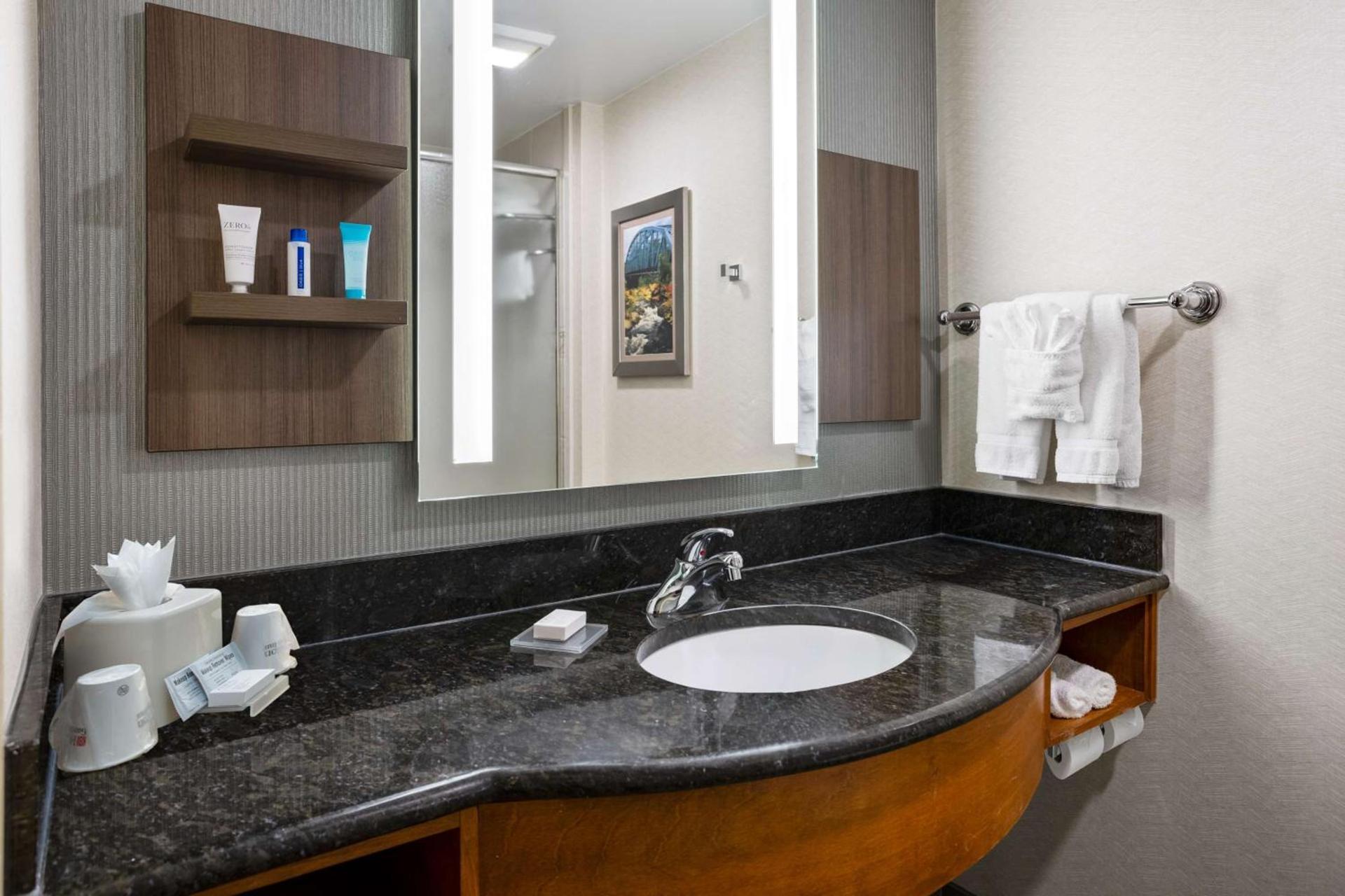 Hilton Garden Inn Milford photo 14