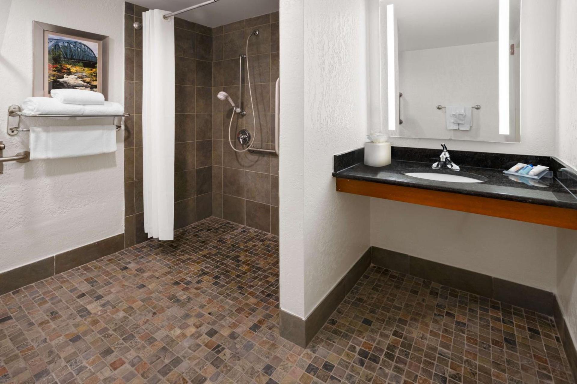 Hilton Garden Inn Milford photo 17