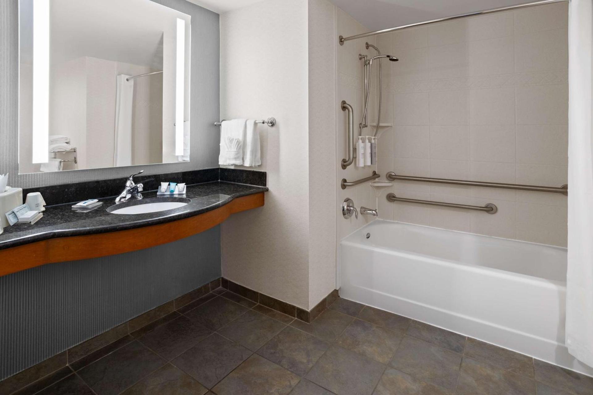 Hilton Garden Inn Milford photo 22