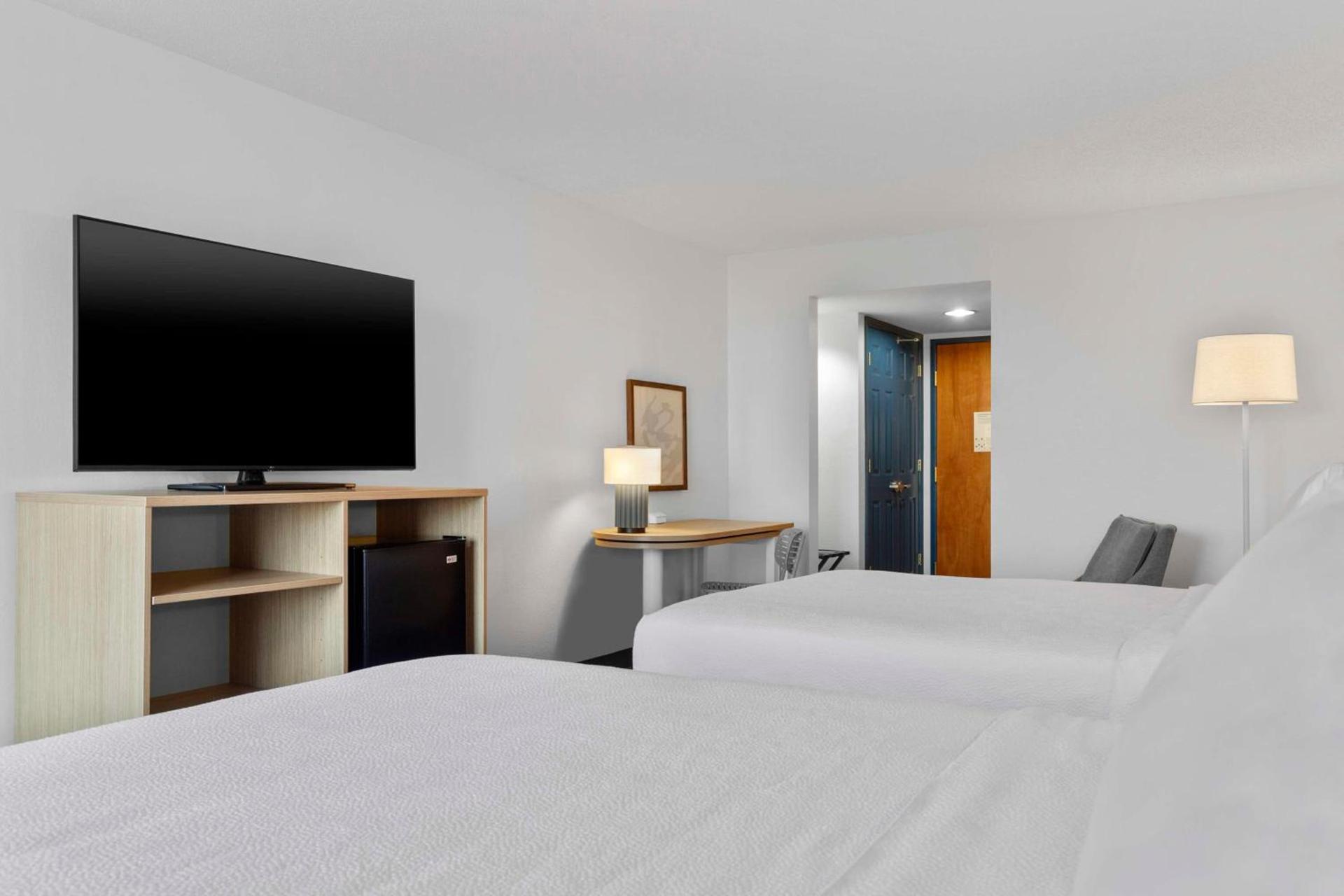 Spark By Hilton Greensboro photo 14