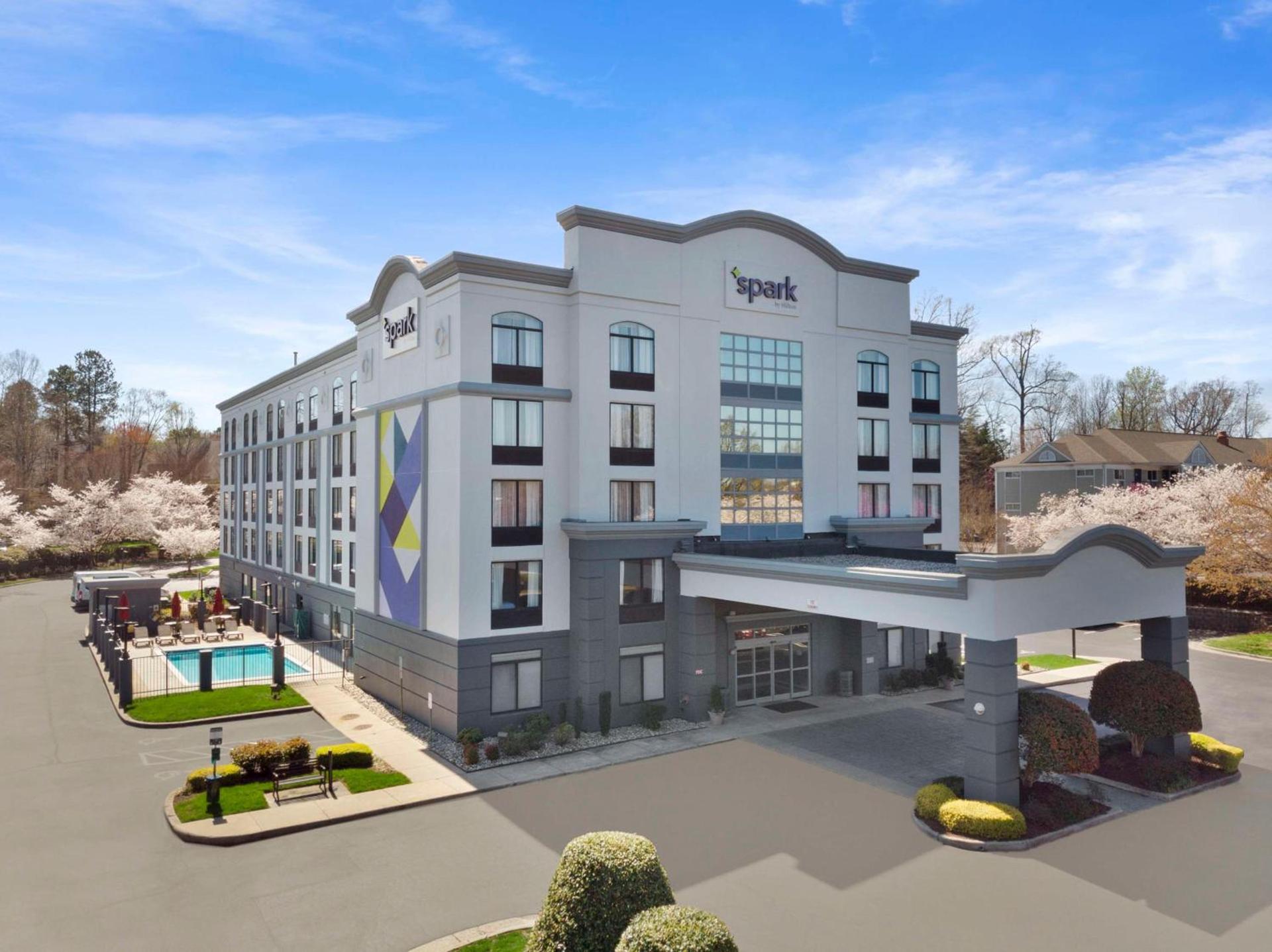 Spark By Hilton Greensboro photo 1