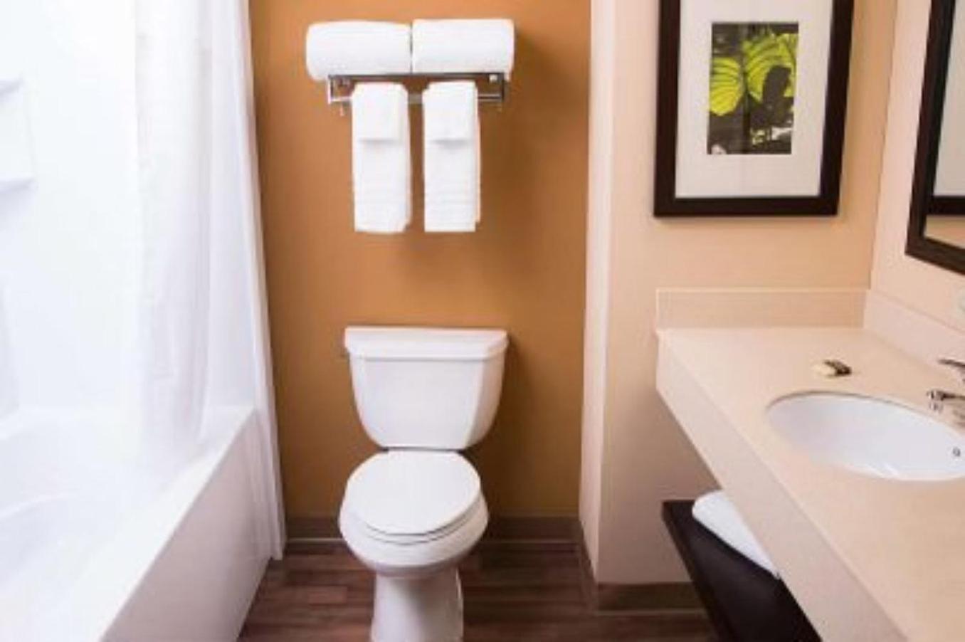 Candlewood Suites Houston Space Center - Webster photo 23