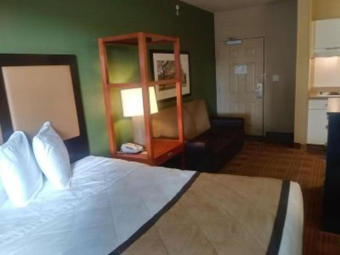 Candlewood Suites Houston Space Center - Webster photo 28
