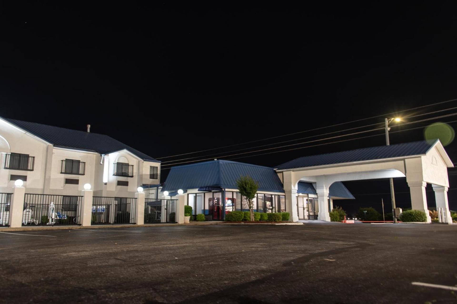 Days Inn by Wyndham Troy photo 11
