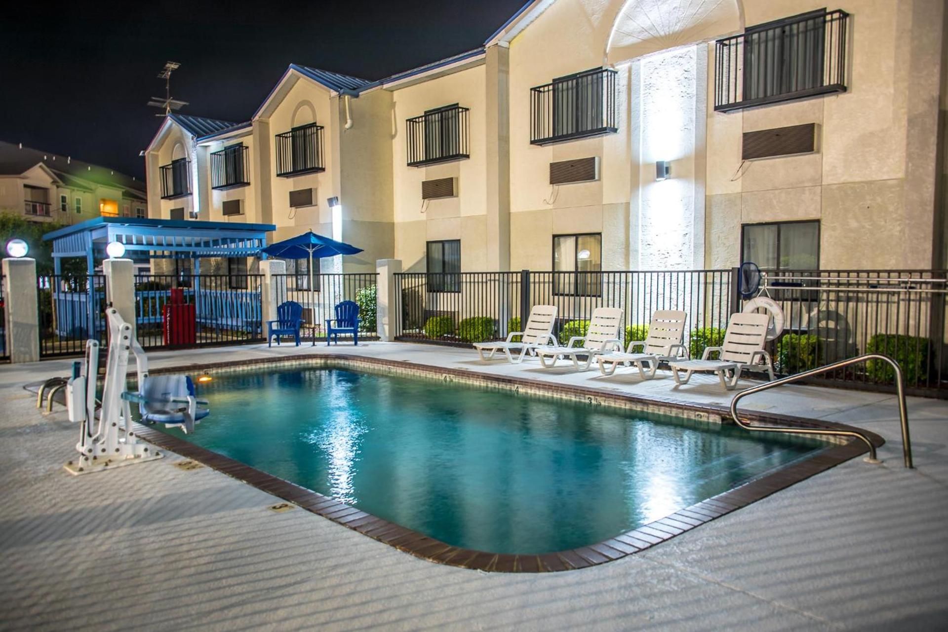 Days Inn by Wyndham Troy photo 12