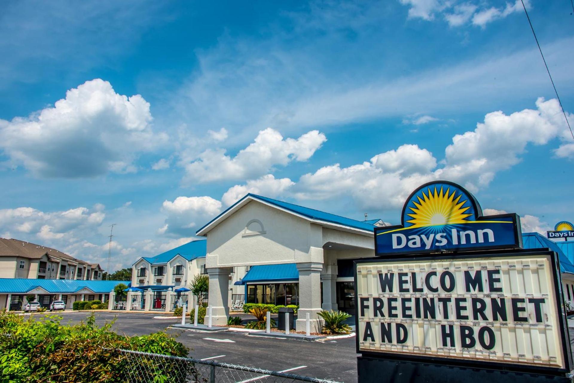 Days Inn by Wyndham Troy photo 2