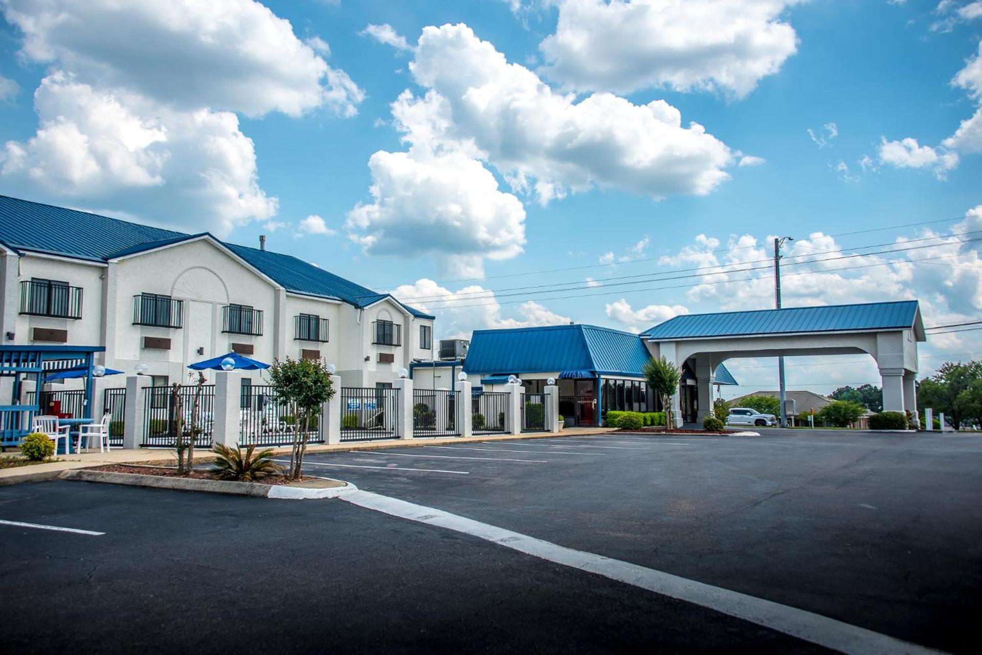 Days Inn by Wyndham Troy photo 6