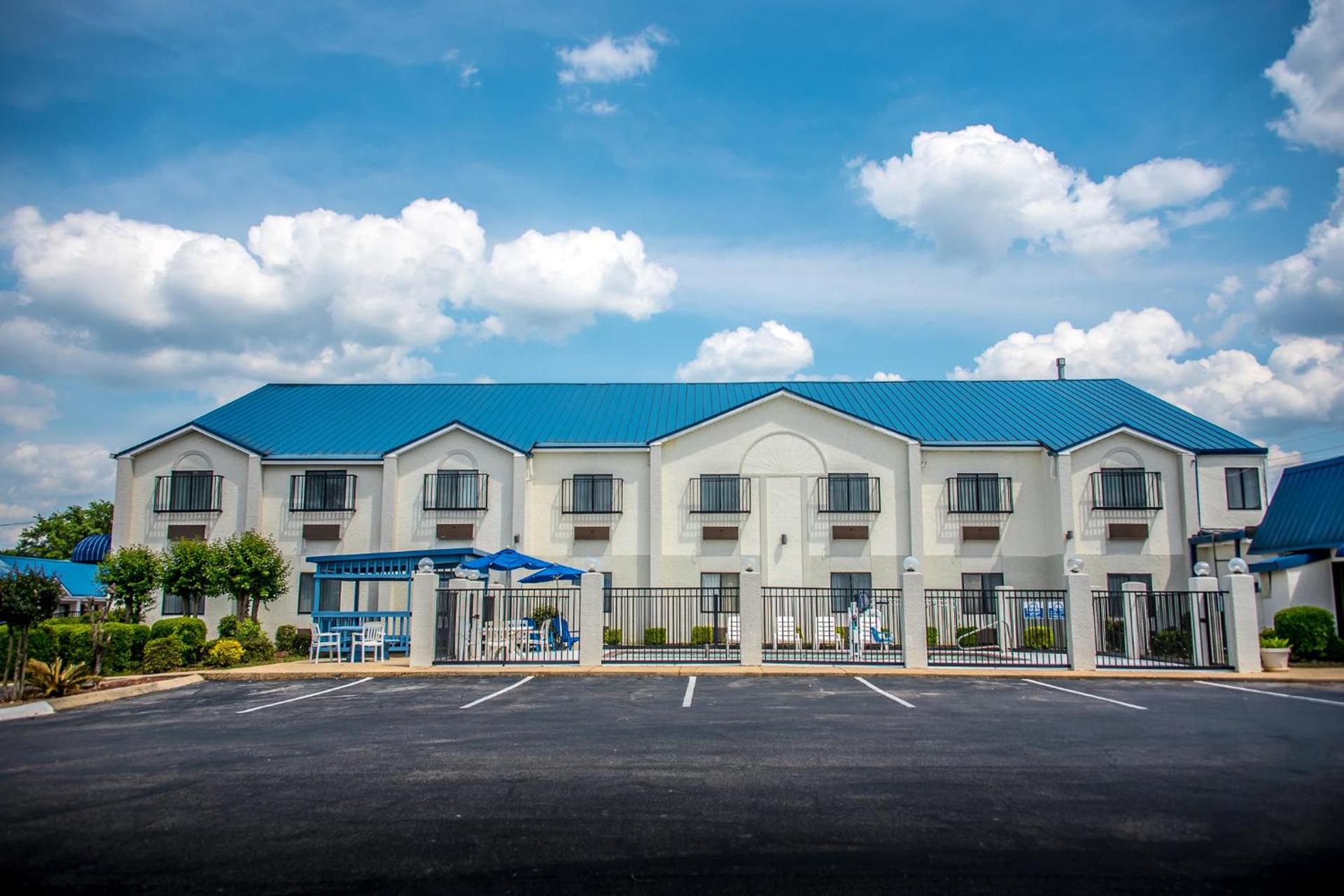 Days Inn by Wyndham Troy photo 7