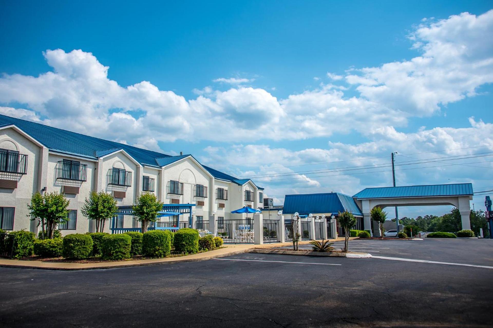 Days Inn by Wyndham Troy photo 3